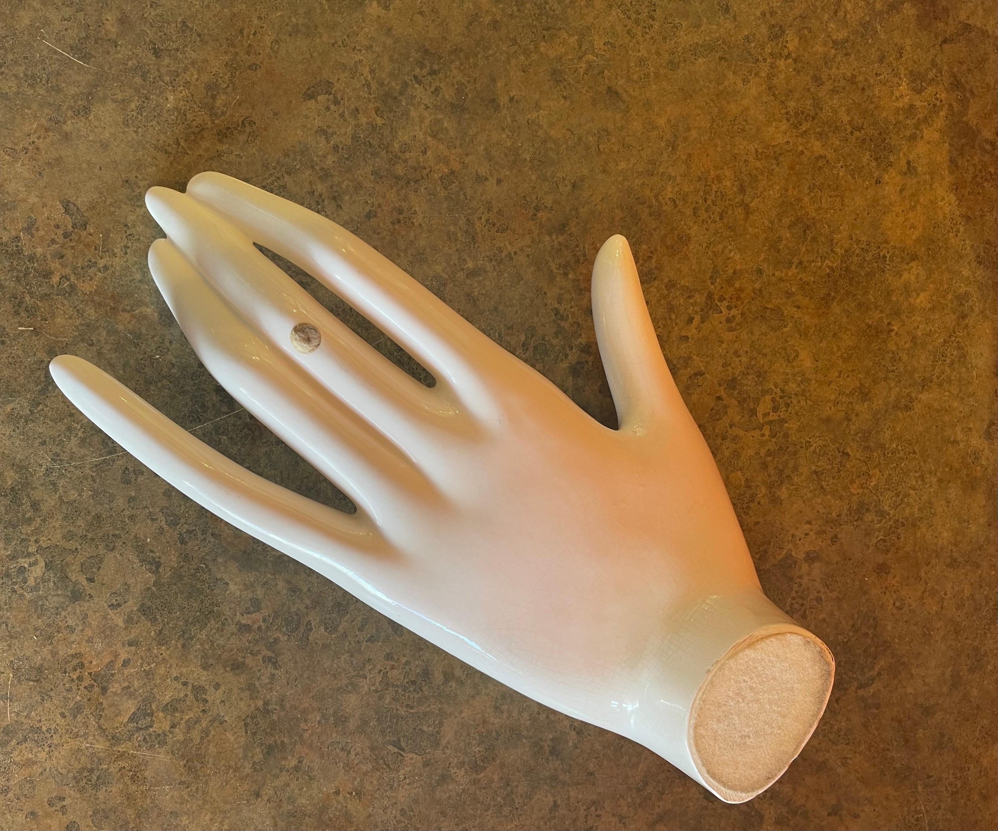 Extra große Vintage-Keramik-Skulptur einer ruhenden Hand im Angebot 4