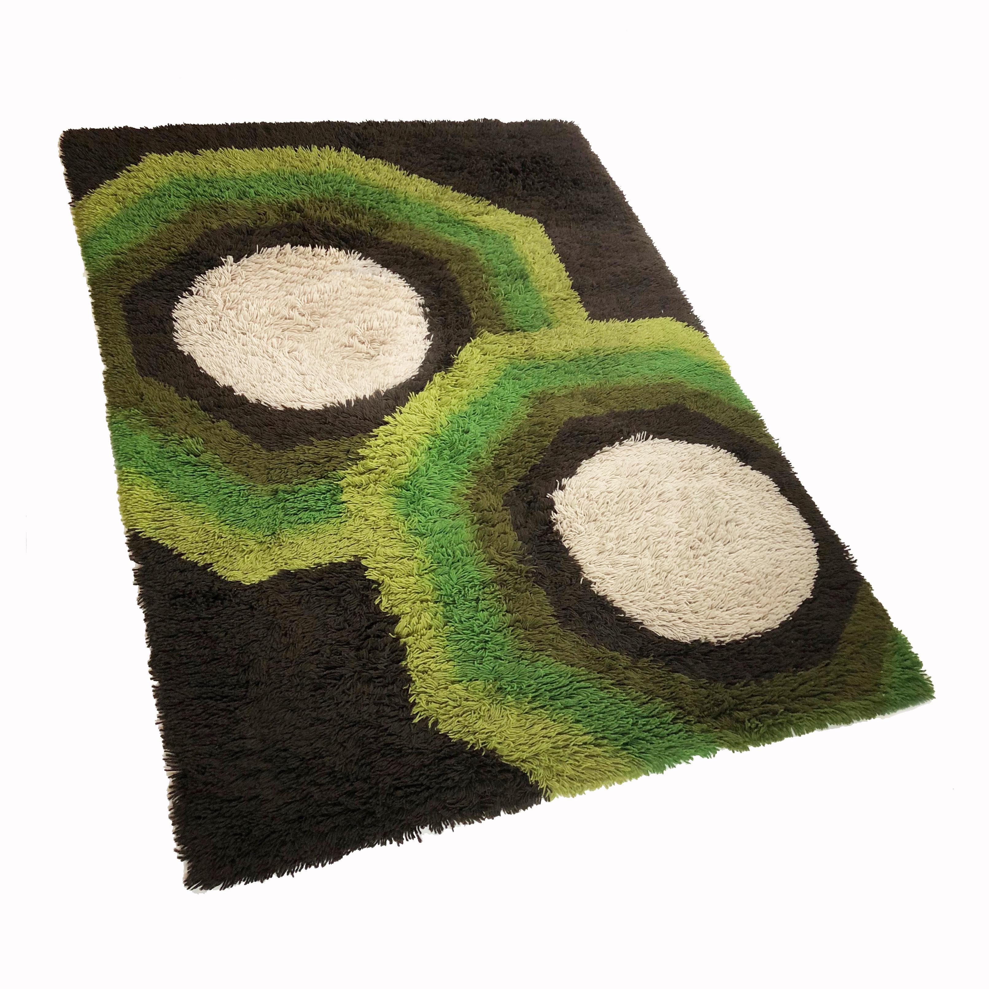Article: Original huge high pile rug


Decade: 1970s 


Origin: Netherlands 



Producer: Desso 


Description: This rug is a great example of 1970s pop art interior. Made in high quality weaving technique. This high quality high pile
