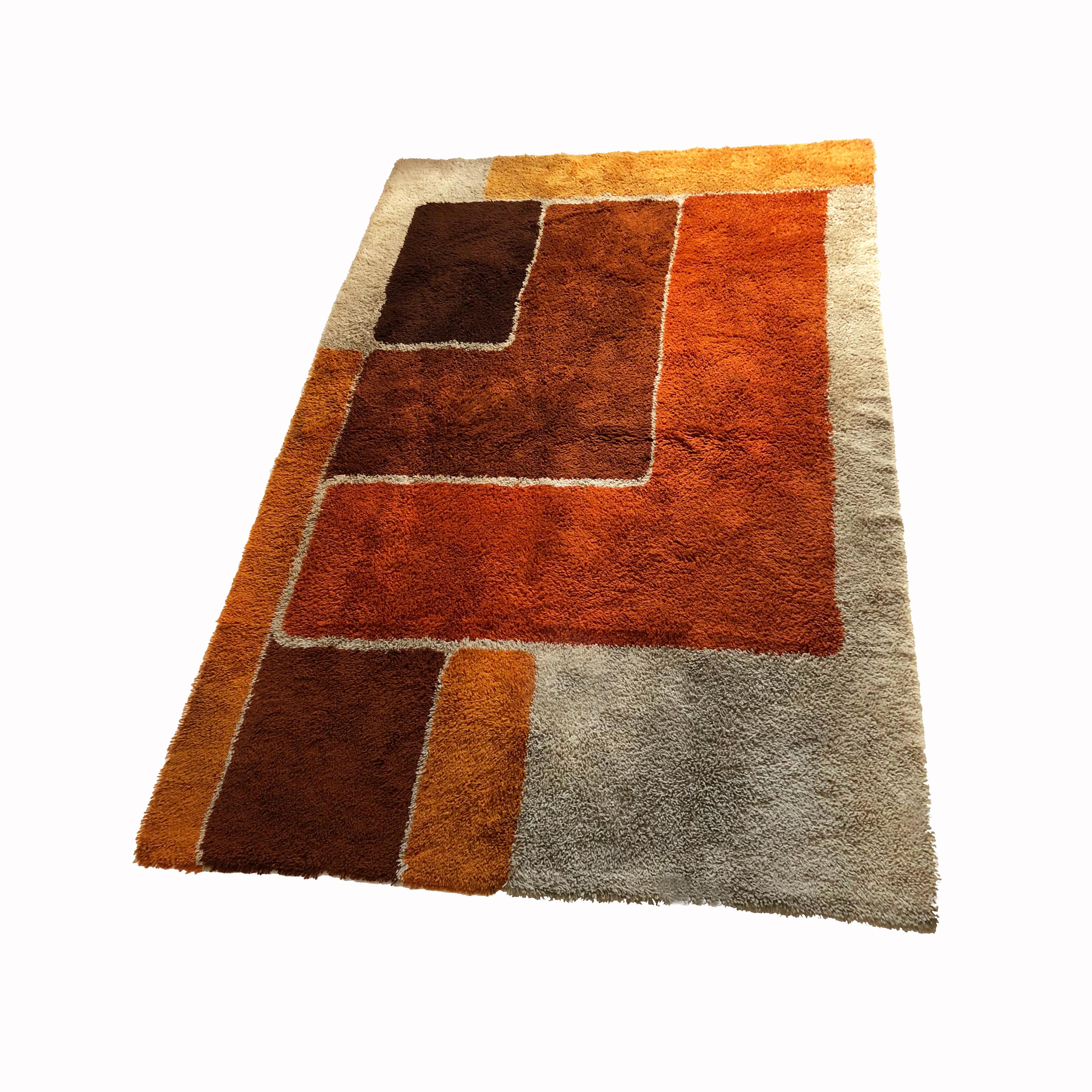 Article:

Original huge high pile rug


Decade:

1970s


Origin:

Netherlands


Producer:

Desso



Description:

This rug is a great example of 1970s pop art interior. Made in high quality weaving technique. This high quality high pile rug was