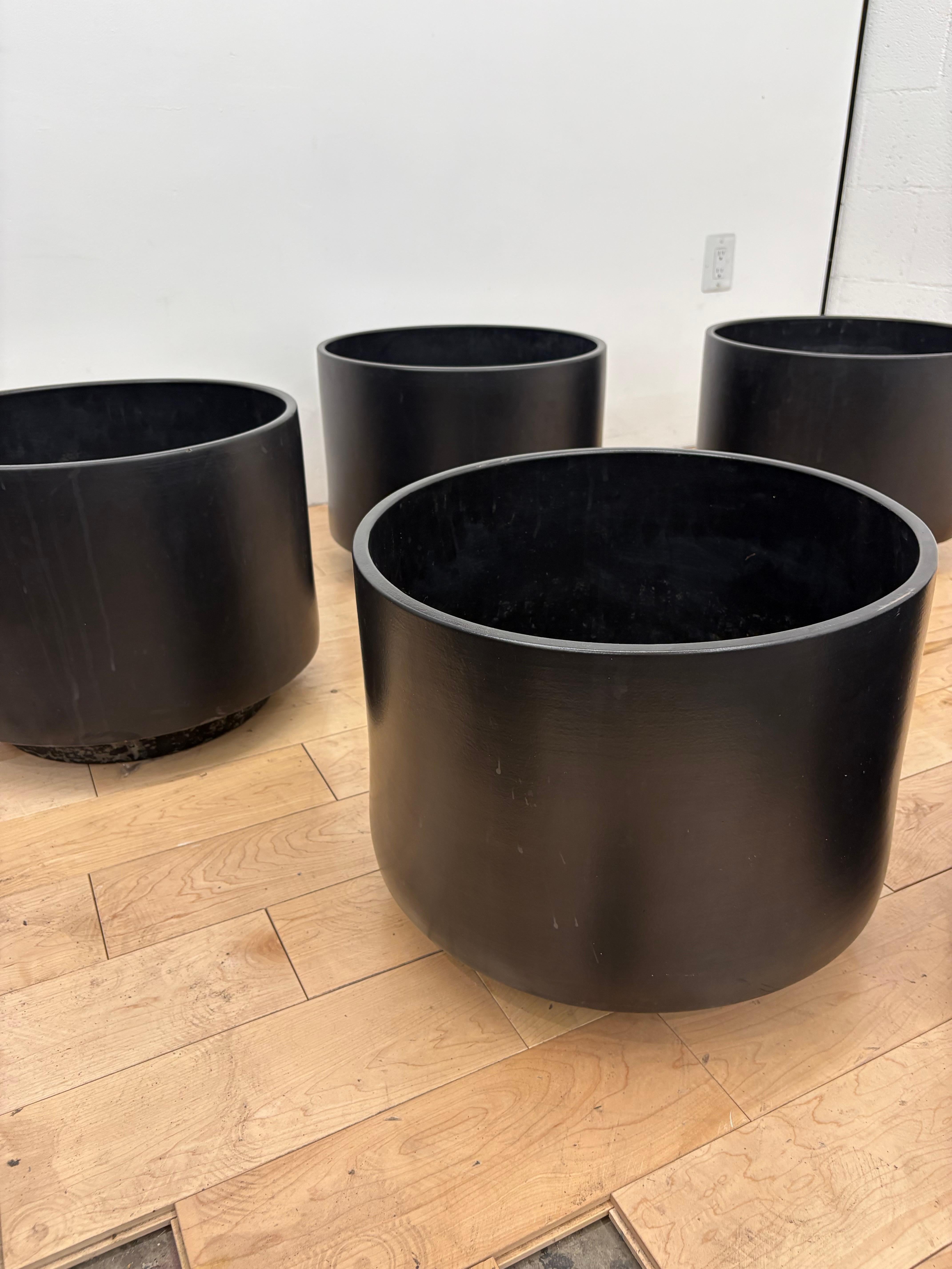 Extra große Vintage Gainey Pflanzgefäße Satin Black Glaze im Angebot 1