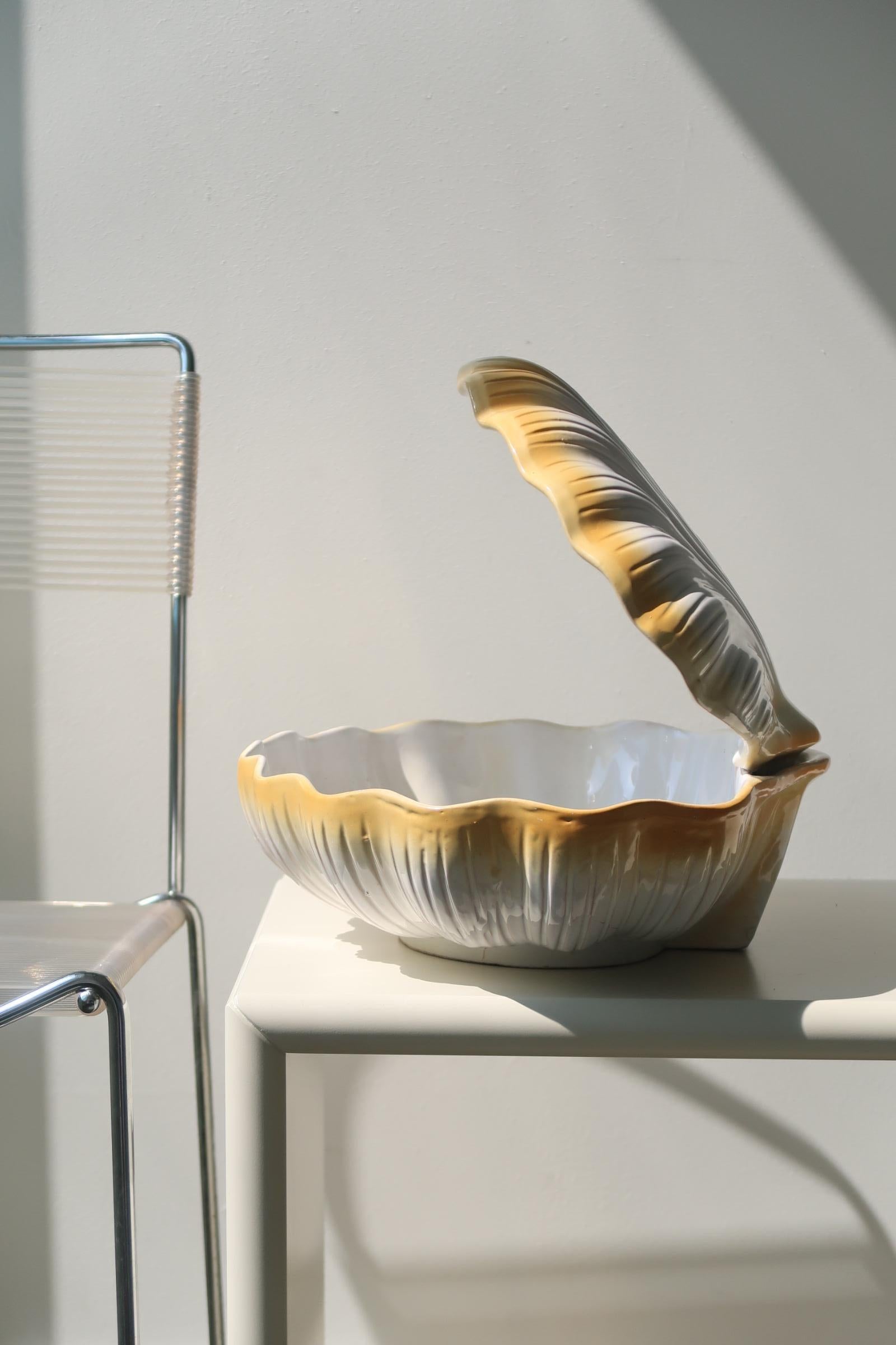 Extra Large Vintage Italian 70s Ceramic Handmade Shell Clam Bowl Sculpture In Good Condition For Sale In Copenhagen, DK