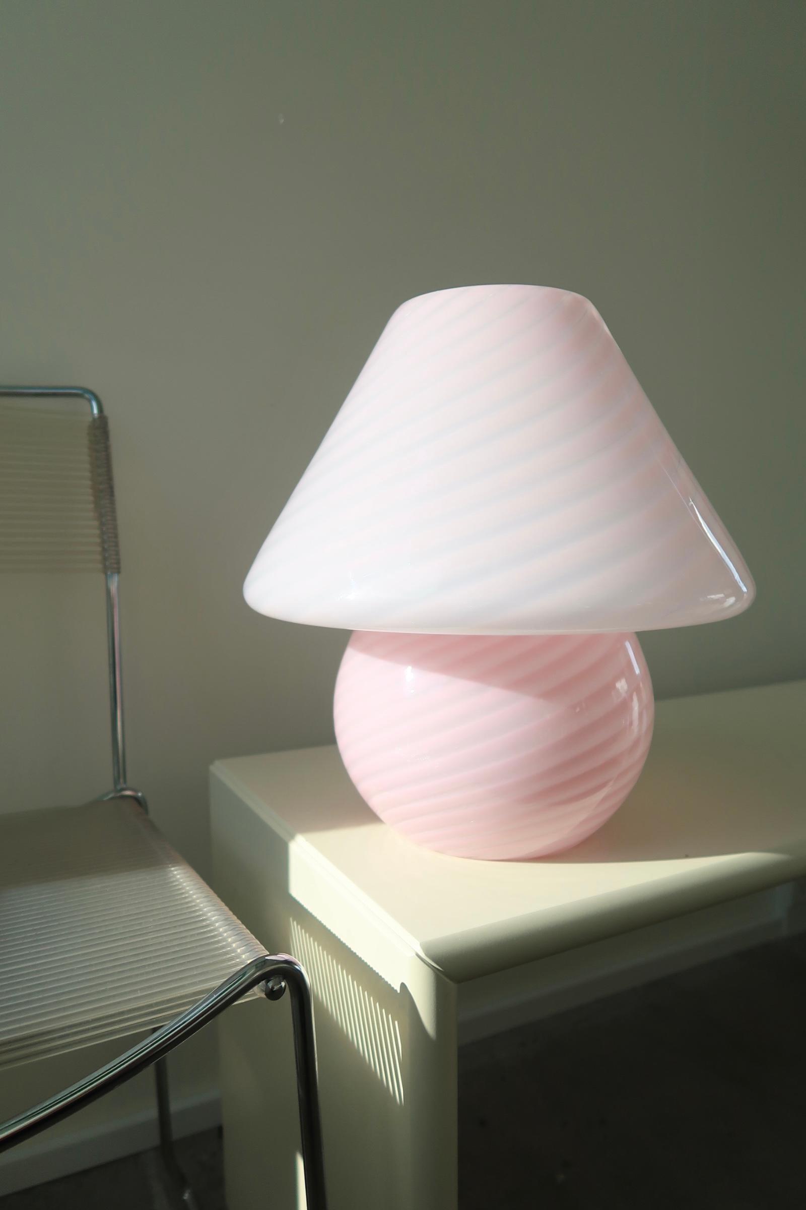 Extra large vintage Murano mushroom lamp in the most amazing pink / bubble gum shade. The lamp is mouth-blown in one piece of glass with a swirl and gives a really cozy light. Handmade in Italy, 1970s, and comes with new fabric cord.
Measures: H:38
