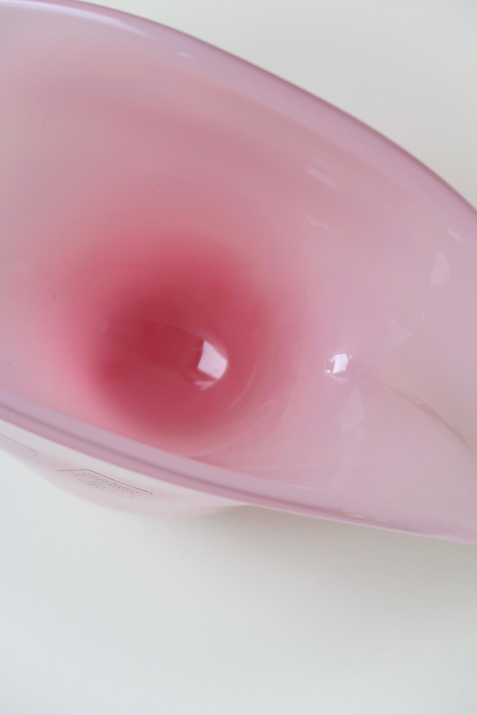 Extra Large Vintage Italian Murano Vetri 1970 Pink Opal Shell Glass Bowl Signed For Sale 2