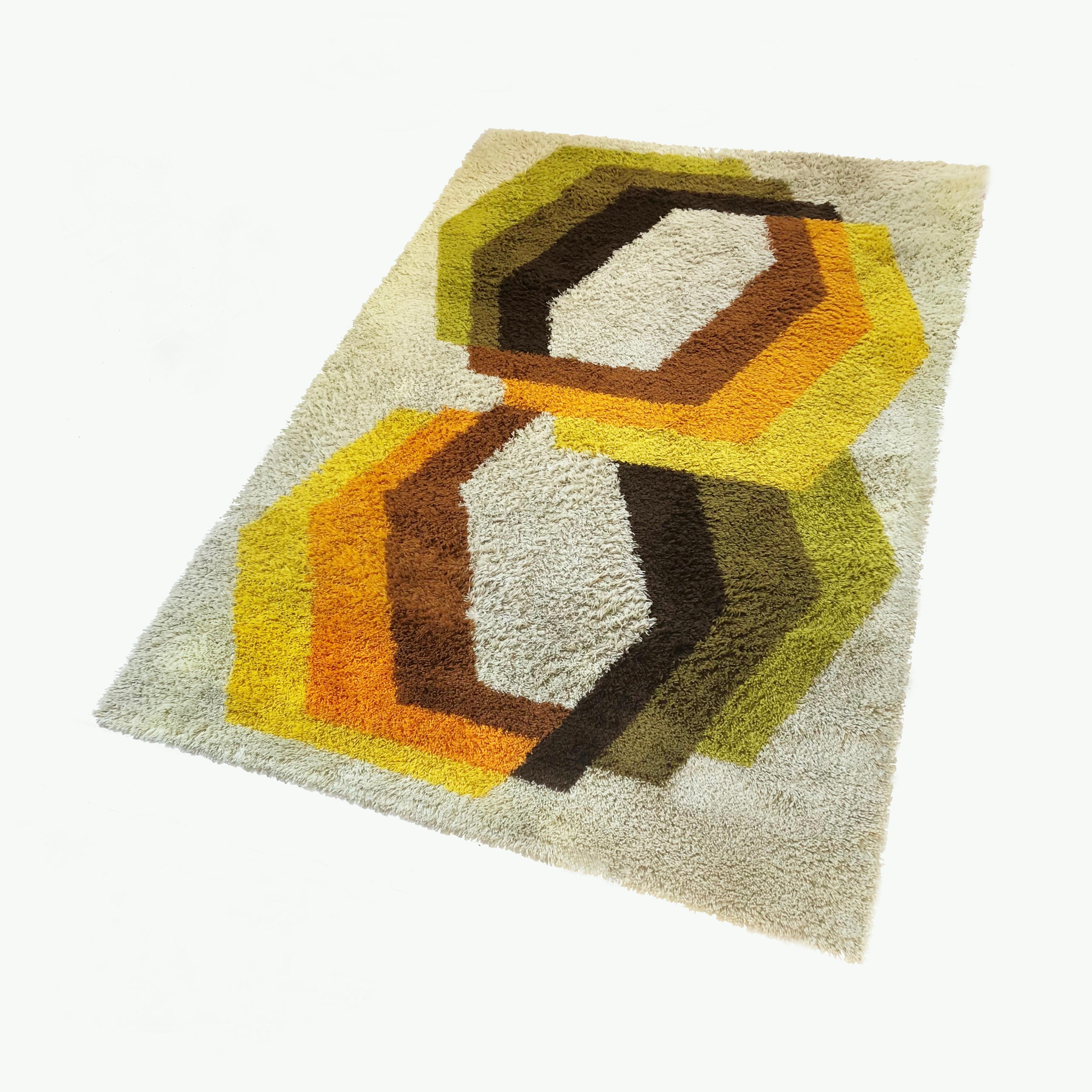 Article:

Original huge high pile rug with abstract pop art 1970s pattern.


Decade:

1970s


Origin:

Netherlands


Producer:

DESSO



This rug is a great example of 1970s Pop-Art interior. Made in high quality weaving