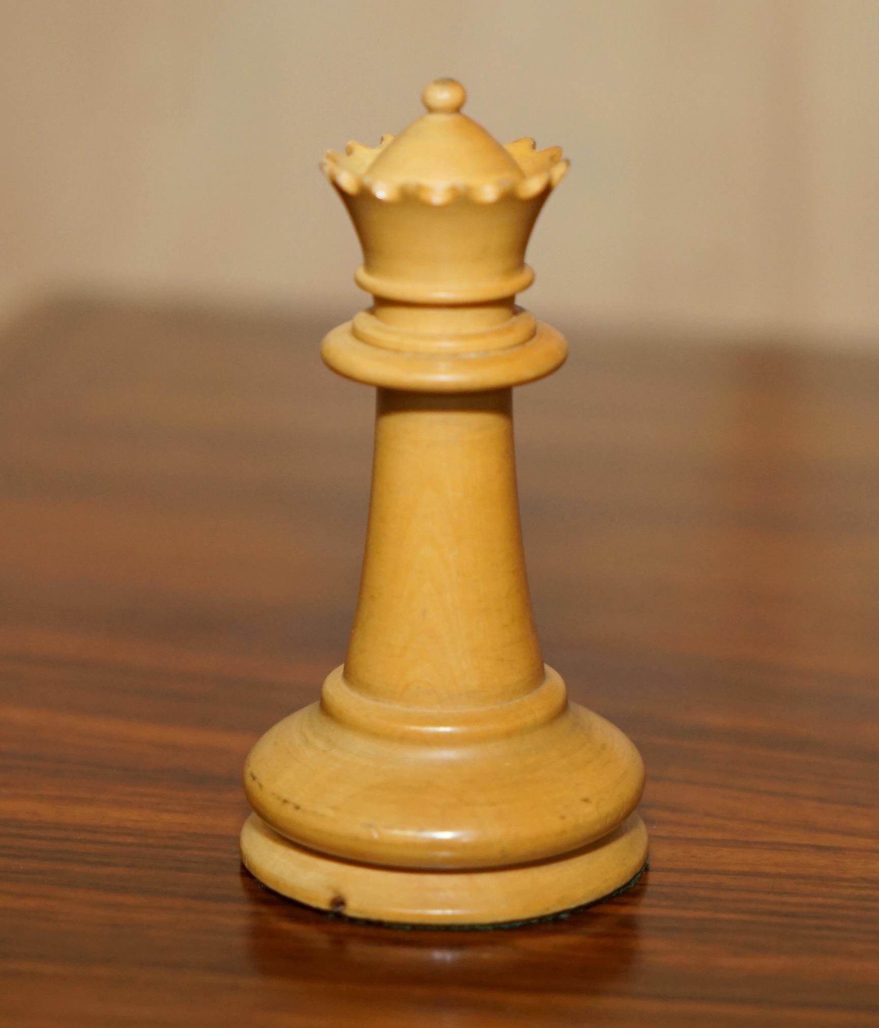 EXTRA GROSSES GEWIRKTE ANTIQUE VICTORIAN JUMBO STAUNTON CHESS SET ORIGINAL BOX im Angebot 10