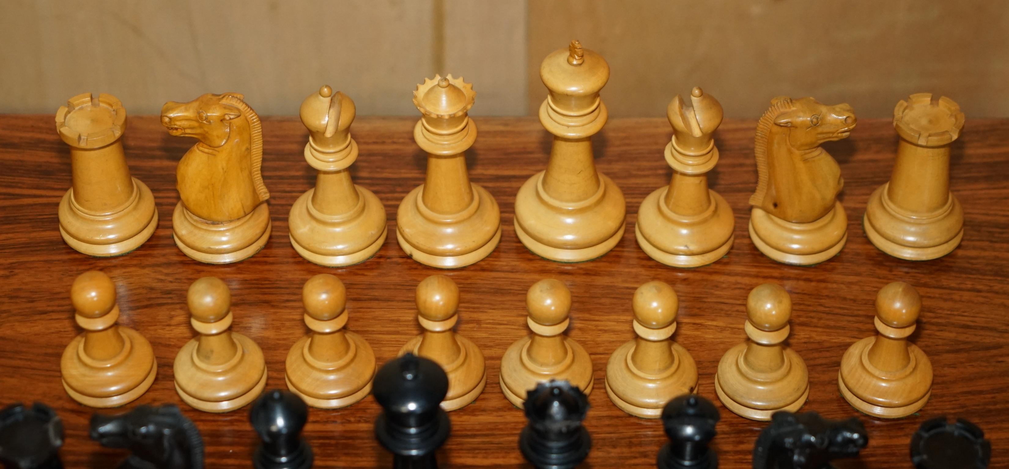 EXTRA GROSSES GEWIRKTE ANTIQUE VICTORIAN JUMBO STAUNTON CHESS SET ORIGINAL BOX (Handgefertigt) im Angebot