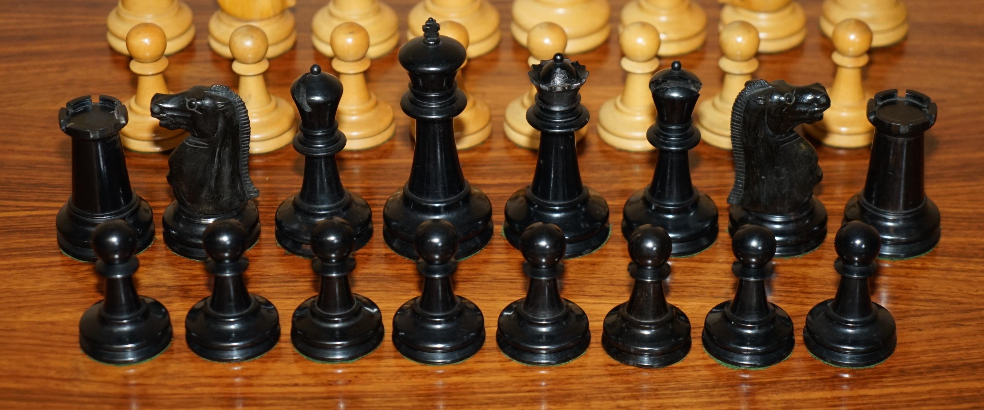 EXTRA GROSSES GEWIRKTE ANTIQUE VICTORIAN JUMBO STAUNTON CHESS SET ORIGINAL BOX im Angebot 1