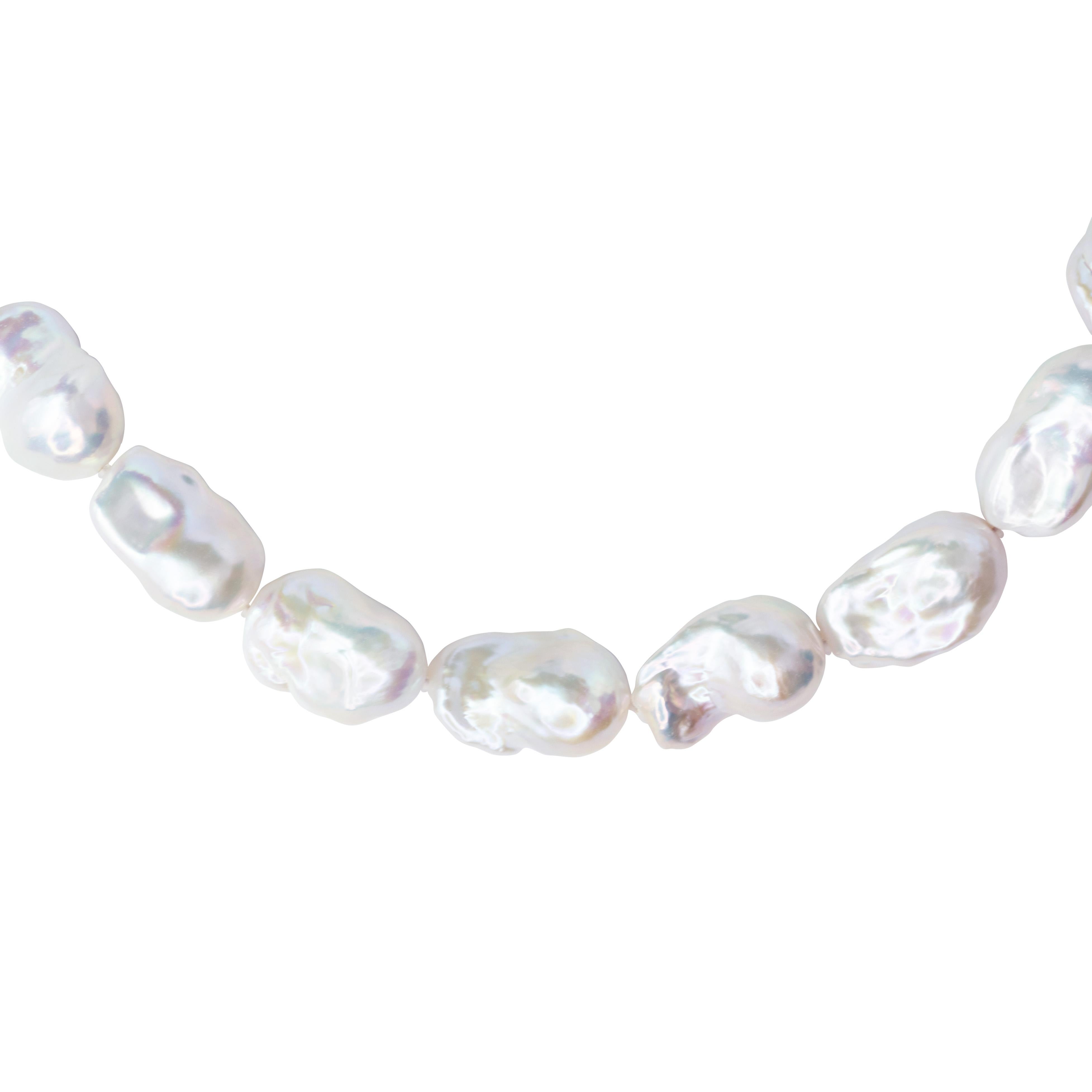 Collar extragrande de perlas barrocas blancas y oro de 18 quilates II -by Bombyx House en venta 1