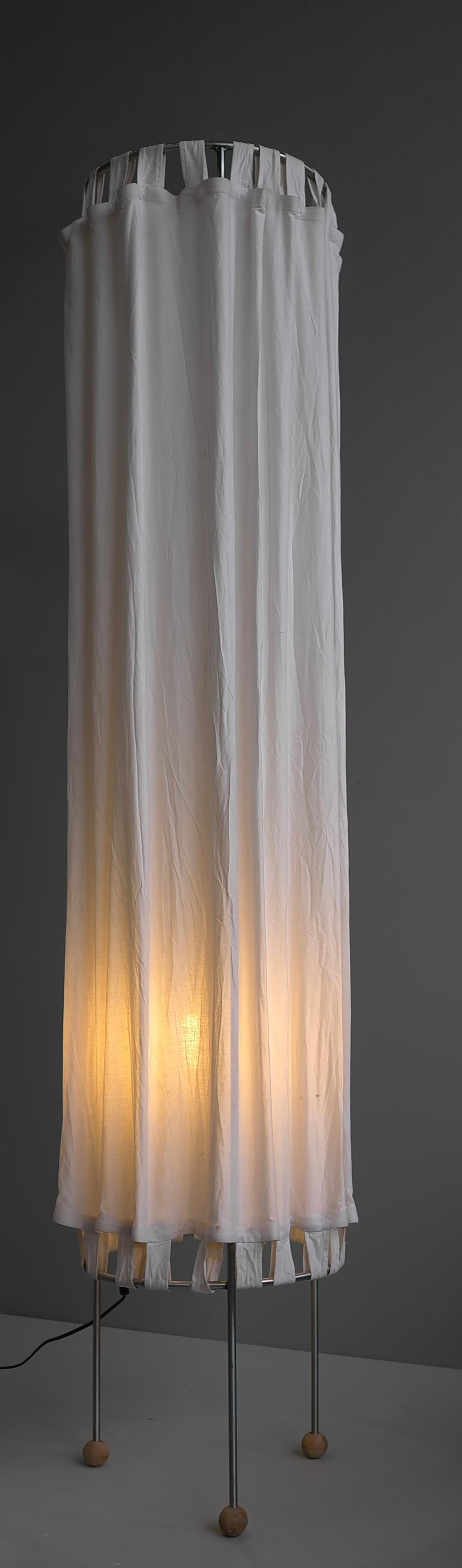 Extra Large White Linen Curtain Floorlamp, The Netherlands 1980's In Good Condition For Sale In Den Haag, NL