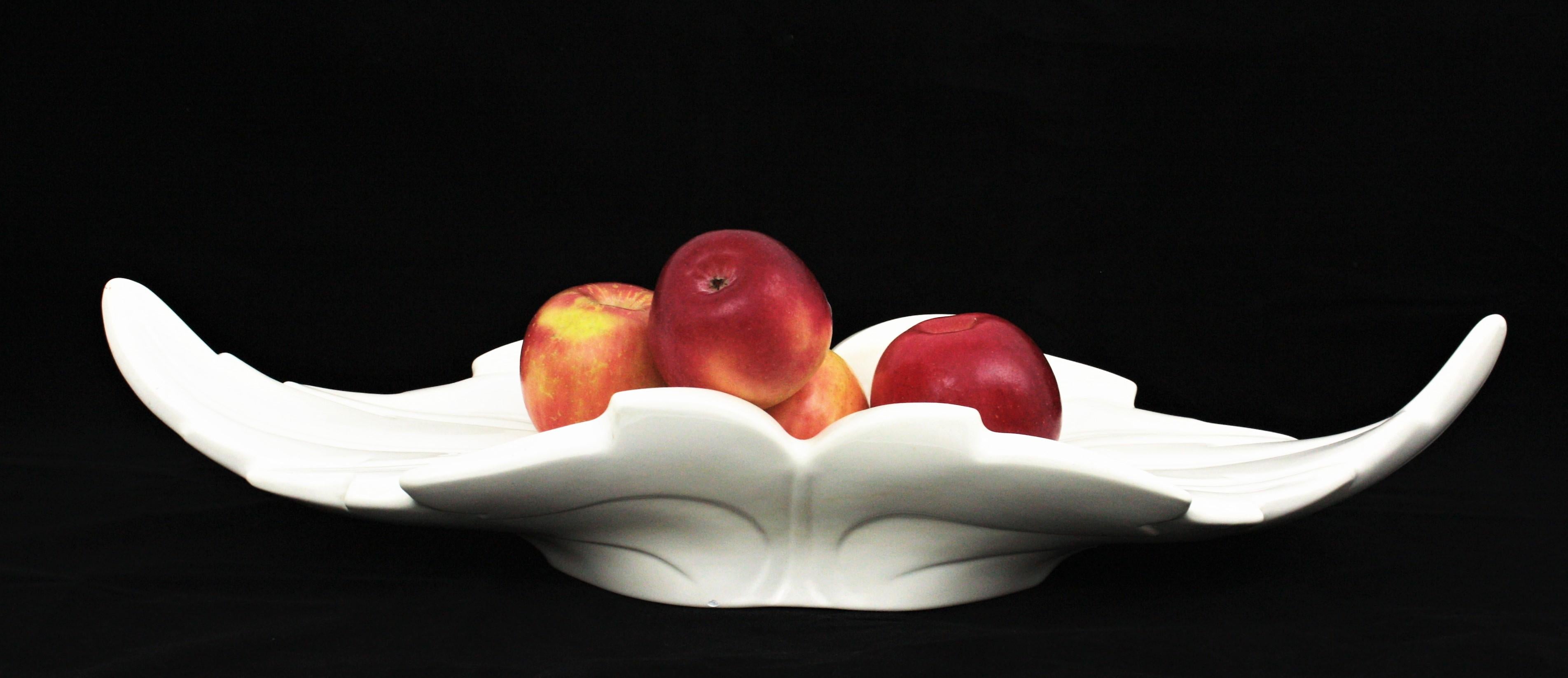 Extra Large Leaf Shaped Centerpiece Bowl / Fruit Bowl in White Glazed Ceramic In Good Condition For Sale In Barcelona, ES