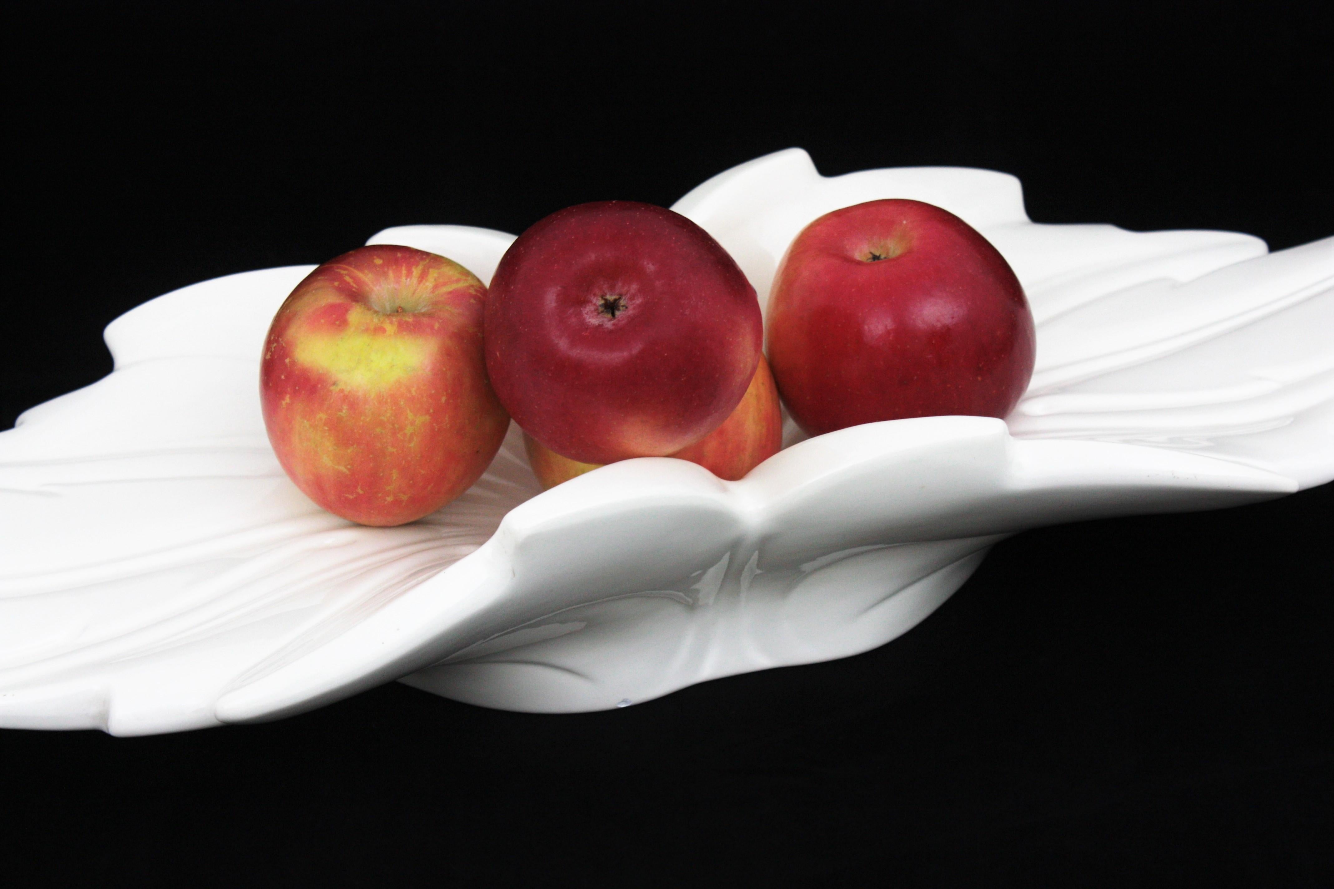 20th Century Extra Large Leaf Shaped Centerpiece Bowl / Fruit Bowl in White Glazed Ceramic For Sale