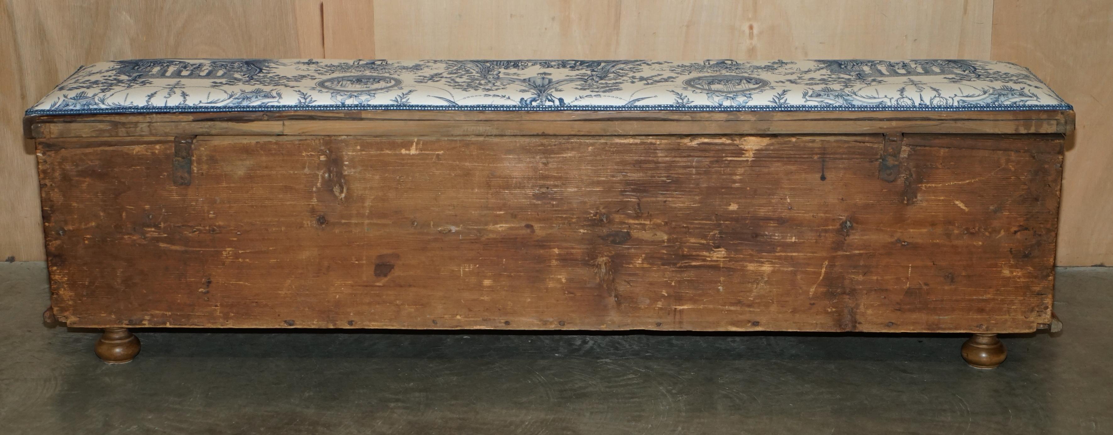 EXTRA LONG CIRCA 1840 HAND PAiNTED COFFER TRUNK CHEST USED AS HALL BENCH SEATING For Sale 5