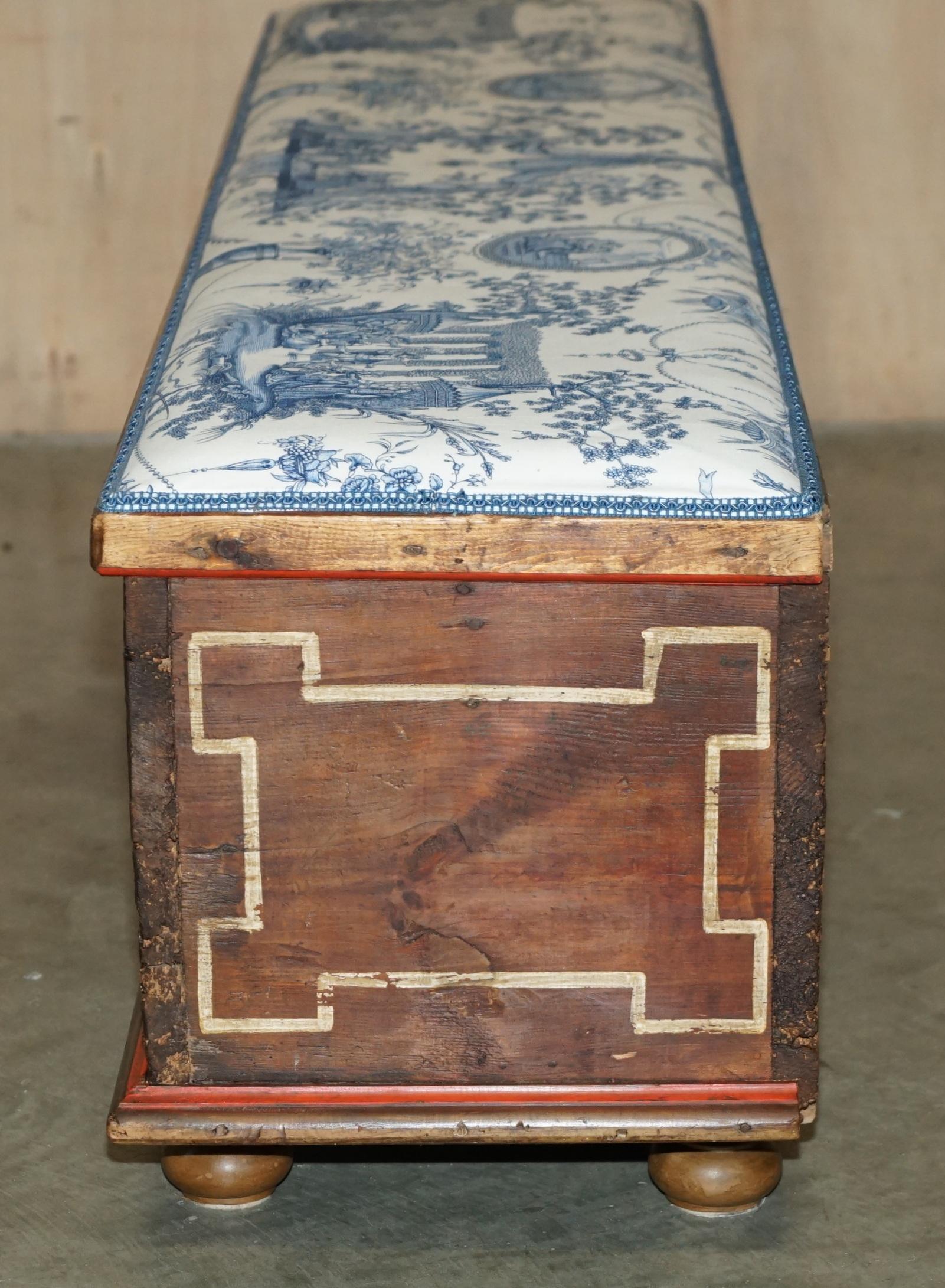 EXTRA lange CIRCA 1840 HAND PAiNTED COFFER TRUNK CHEST Used AS HALL BENCH SEATING im Angebot 6