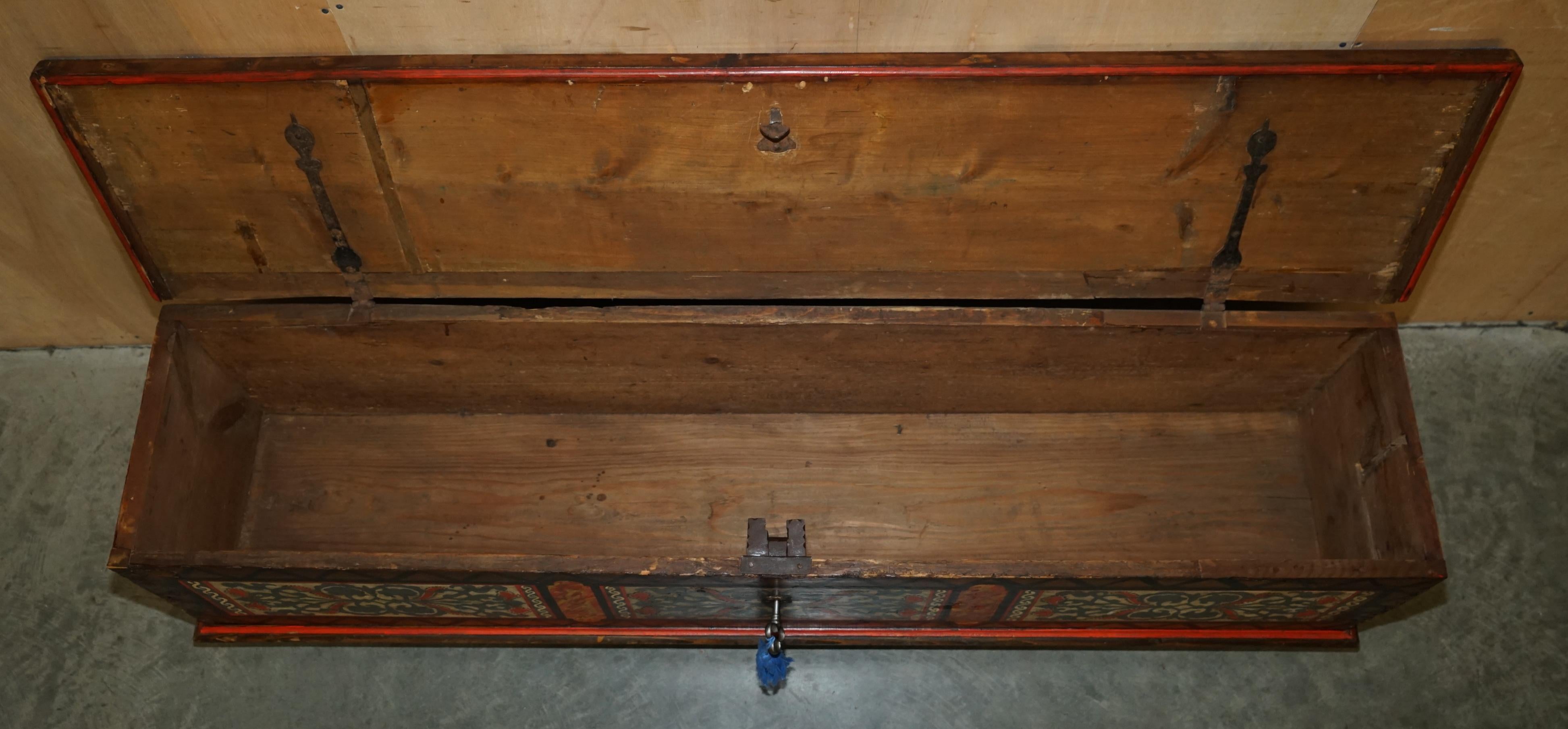 EXTRA LONG CIRCA 1840 HAND PAiNTED COFFER TRUNK CHEST USED AS HALL BENCH SEATING For Sale 9