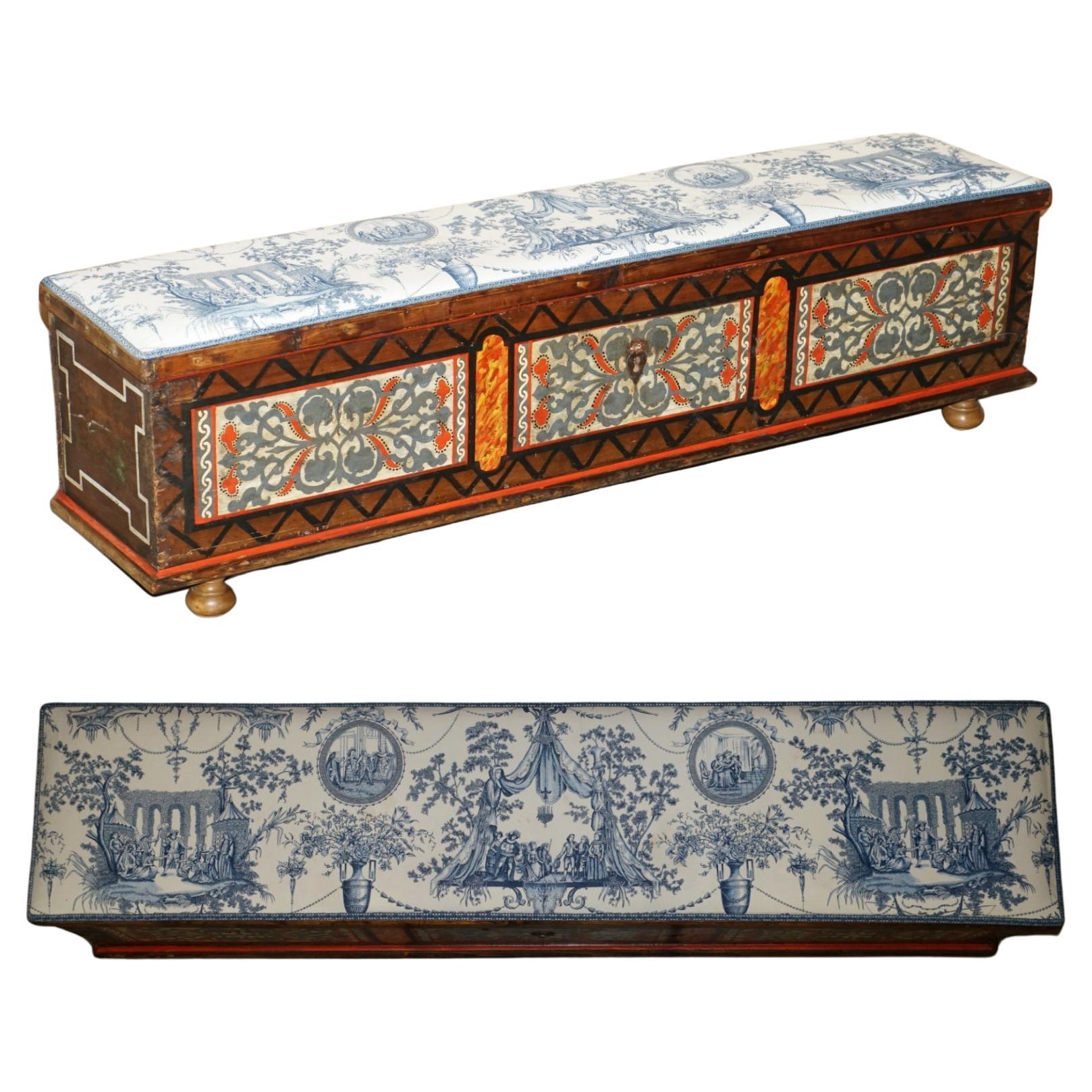 EXTRA lange CIRCA 1840 HAND PAiNTED COFFER TRUNK CHEST Used AS HALL BENCH SEATING im Angebot