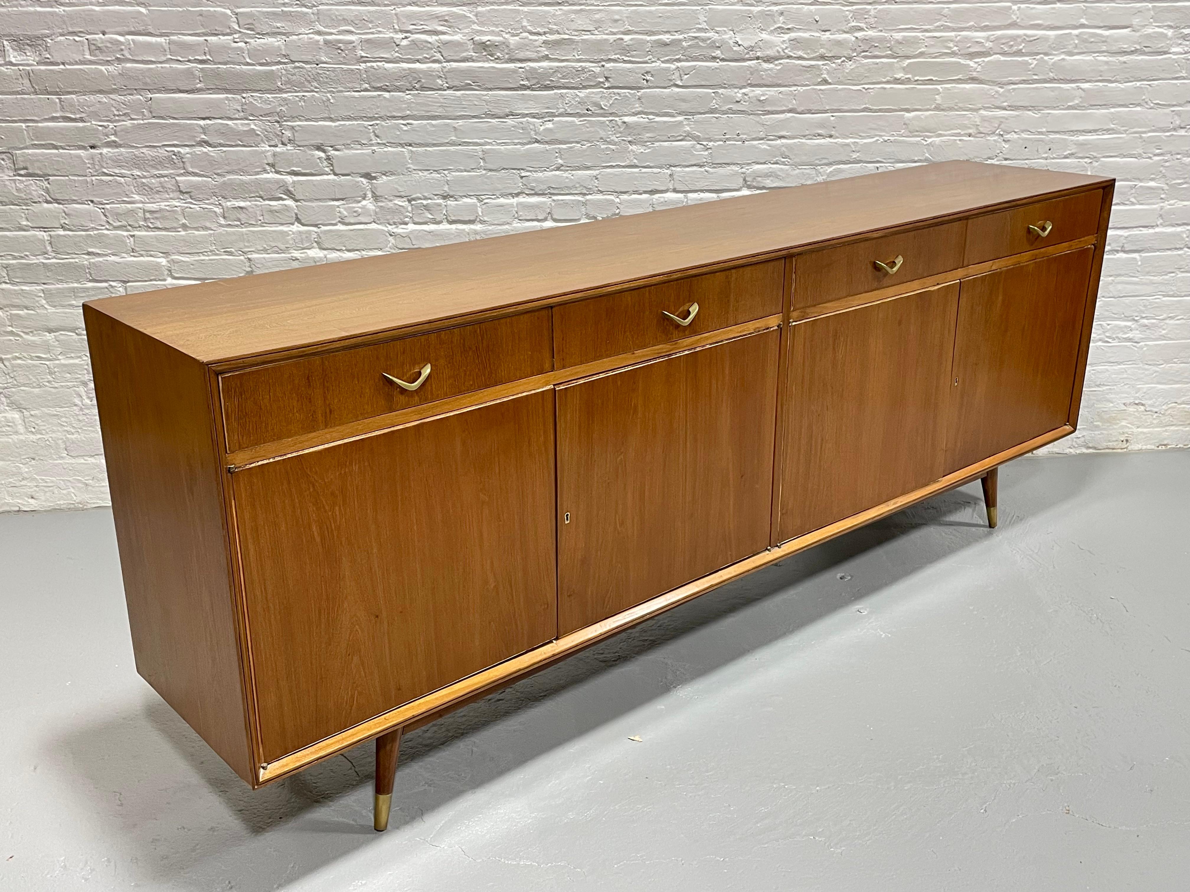Extra langer CLASSIC Mid Century MODERN French CREDENZA / Media Stand, ca. 1960er Jahre (Holz) im Angebot