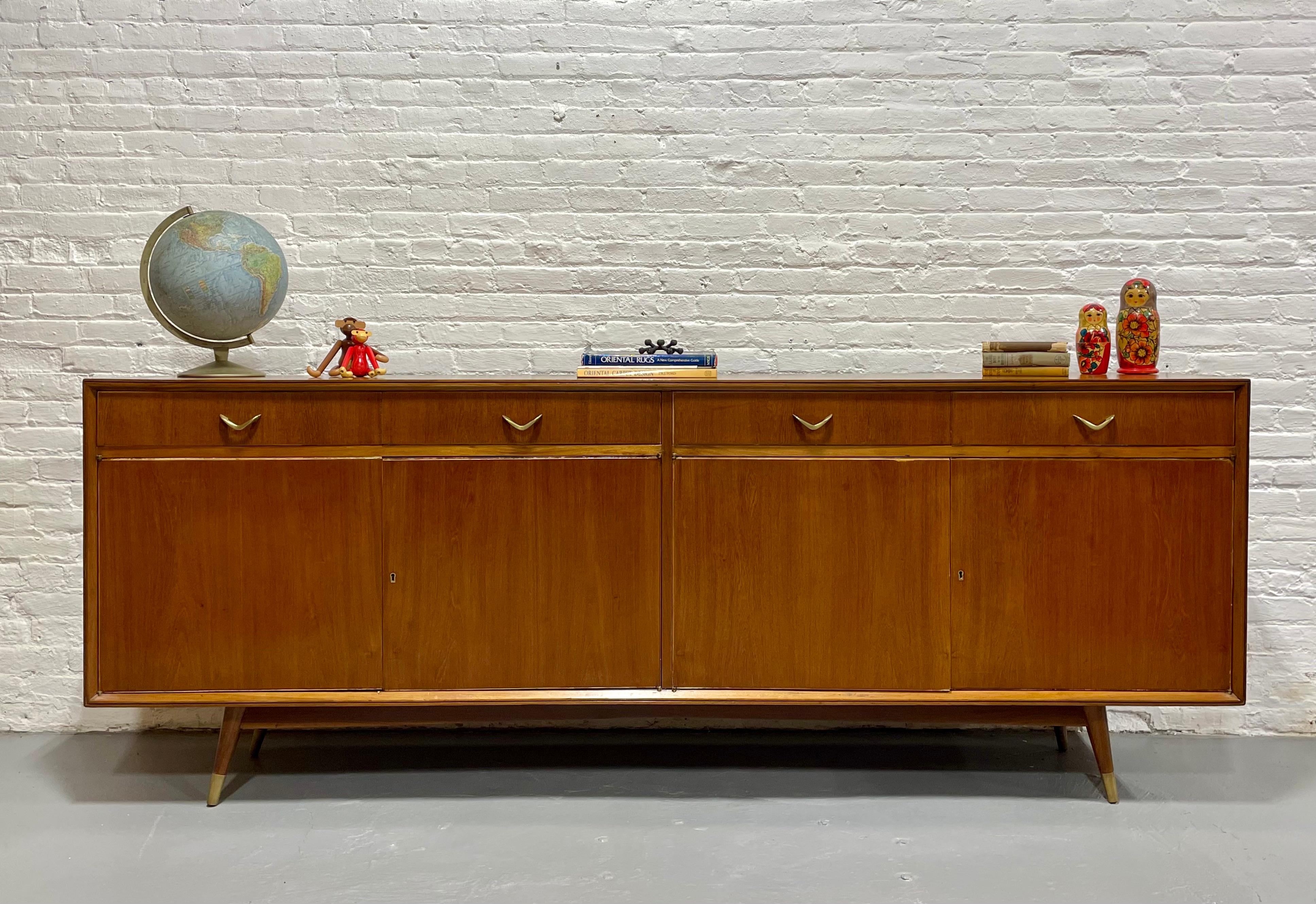 Extra Long CLASSIC Mid Century MODERN French CREDENZA / media stand, c. 1960s For Sale 3