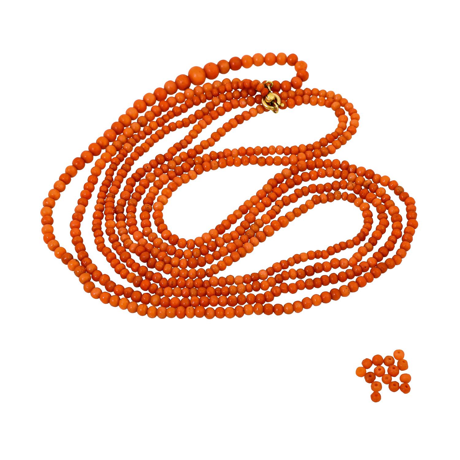 extra lange Korallenhalskette, Damen im Angebot