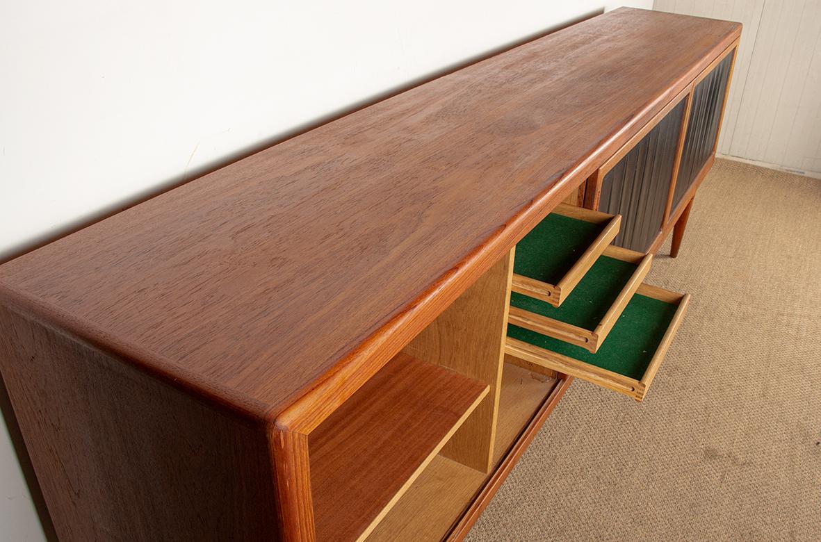 Credenza danese extra lunga, teak, quercia, similpelle, 280 cm, Arne Hovmand-Olsen. in vendita 5