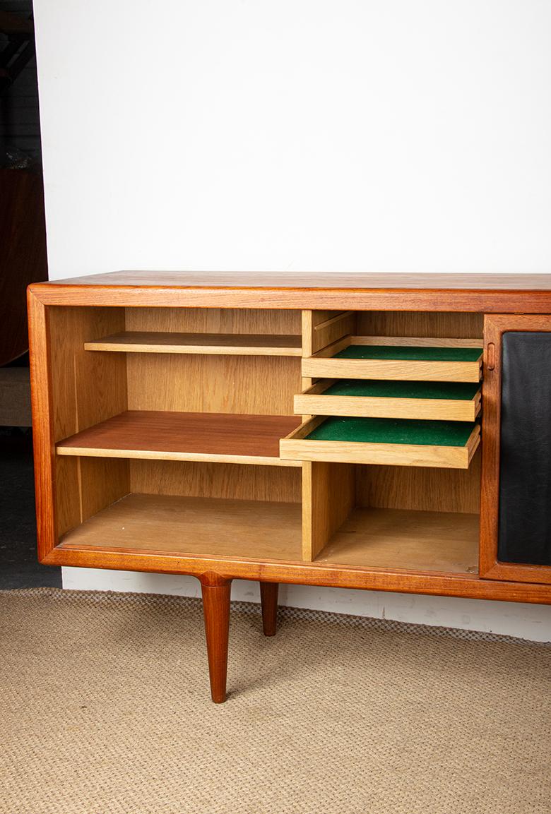 Credenza danese extra lunga, teak, quercia, similpelle, 280 cm, Arne Hovmand-Olsen. in vendita 7