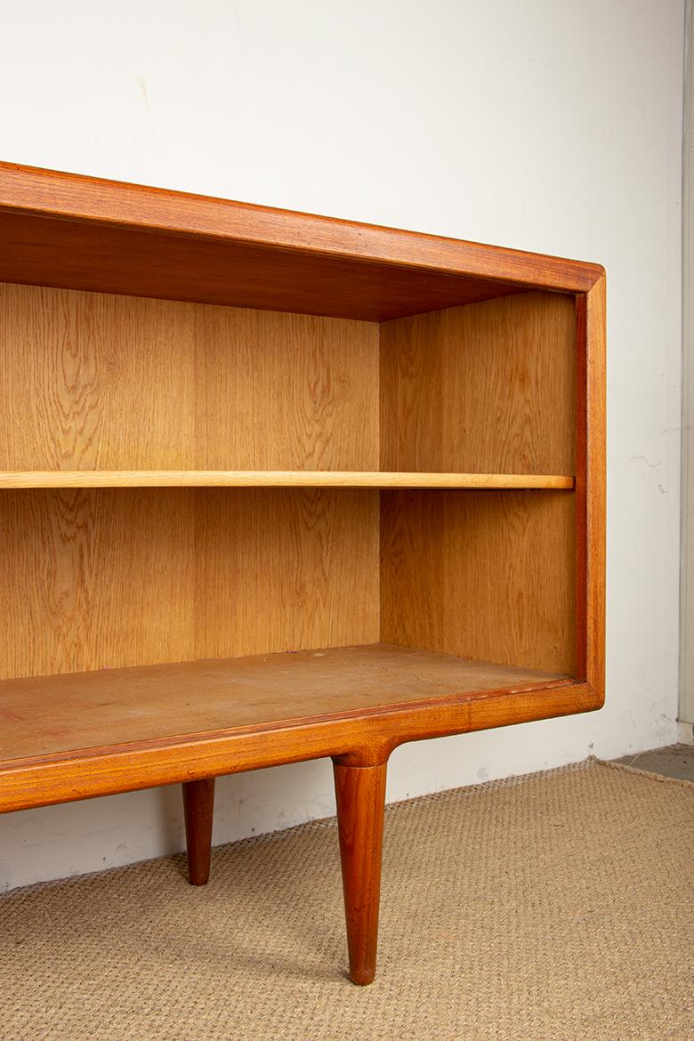Credenza danese extra lunga, teak, quercia, similpelle, 280 cm, Arne Hovmand-Olsen. in vendita 11