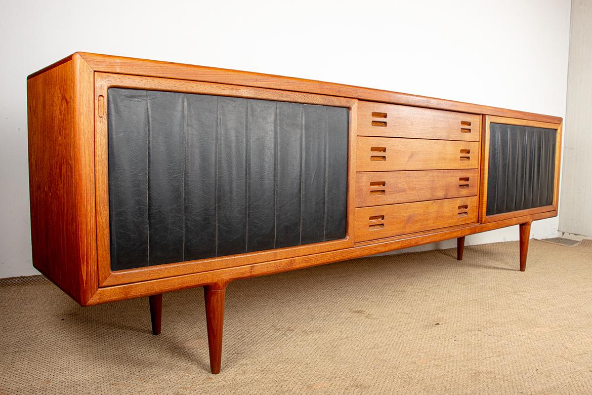 Credenza danese extra lunga, teak, quercia, similpelle, 280 cm, Arne Hovmand-Olsen. in vendita 12