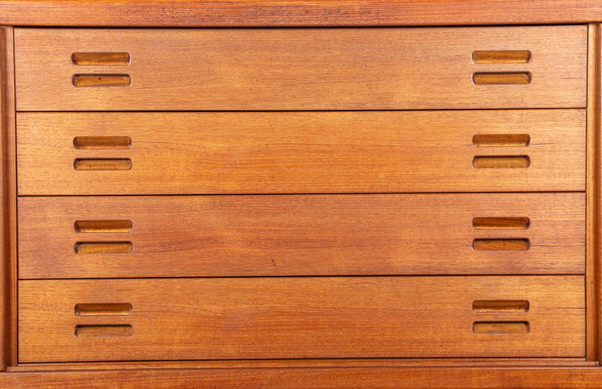 Credenza danese extra lunga, teak, quercia, similpelle, 280 cm, Arne Hovmand-Olsen. In condizioni ottime in vendita a JOINVILLE-LE-PONT, FR