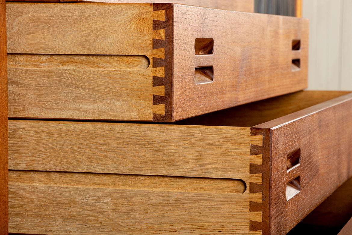 Credenza danese extra lunga, teak, quercia, similpelle, 280 cm, Arne Hovmand-Olsen. in vendita 2