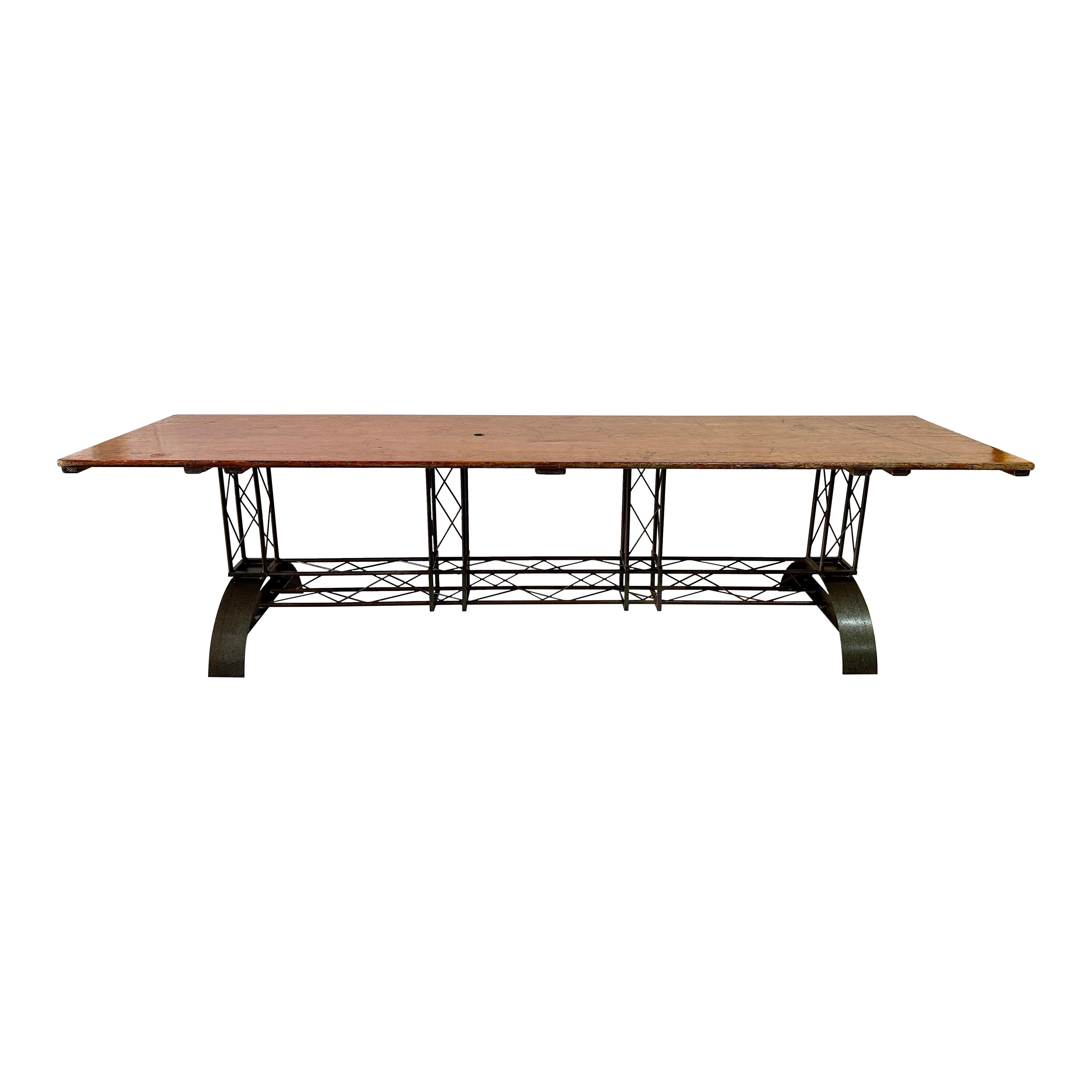 Table architecturale française extra longue avec plateau en bois vieilli