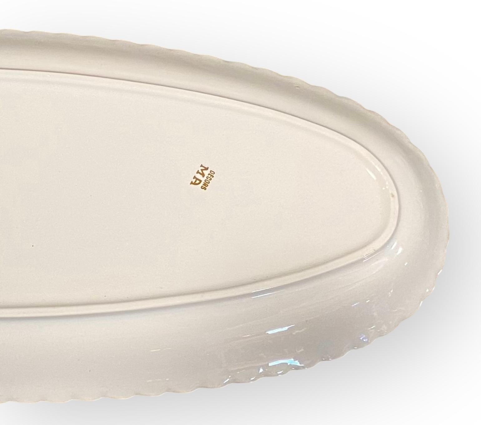 Bandeja de Porcelana Francesa Extra Larga para Servir Marisco. Porcelana francesa en Bueno estado para la venta en New Orleans, LA