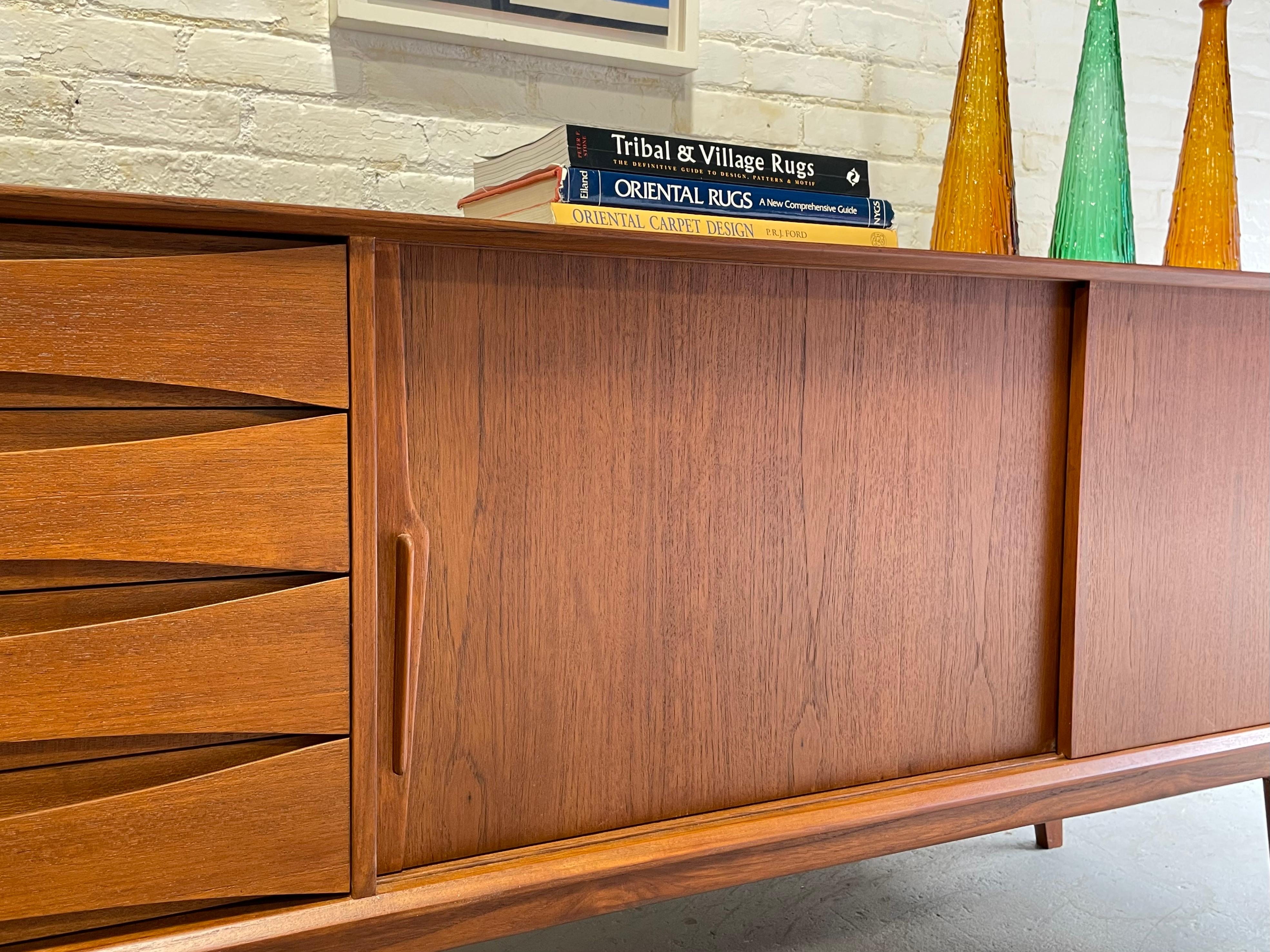 Extra LONG + Handsome Mid Century Modern styled Teak CREDENZA / Sideboard  For Sale 4