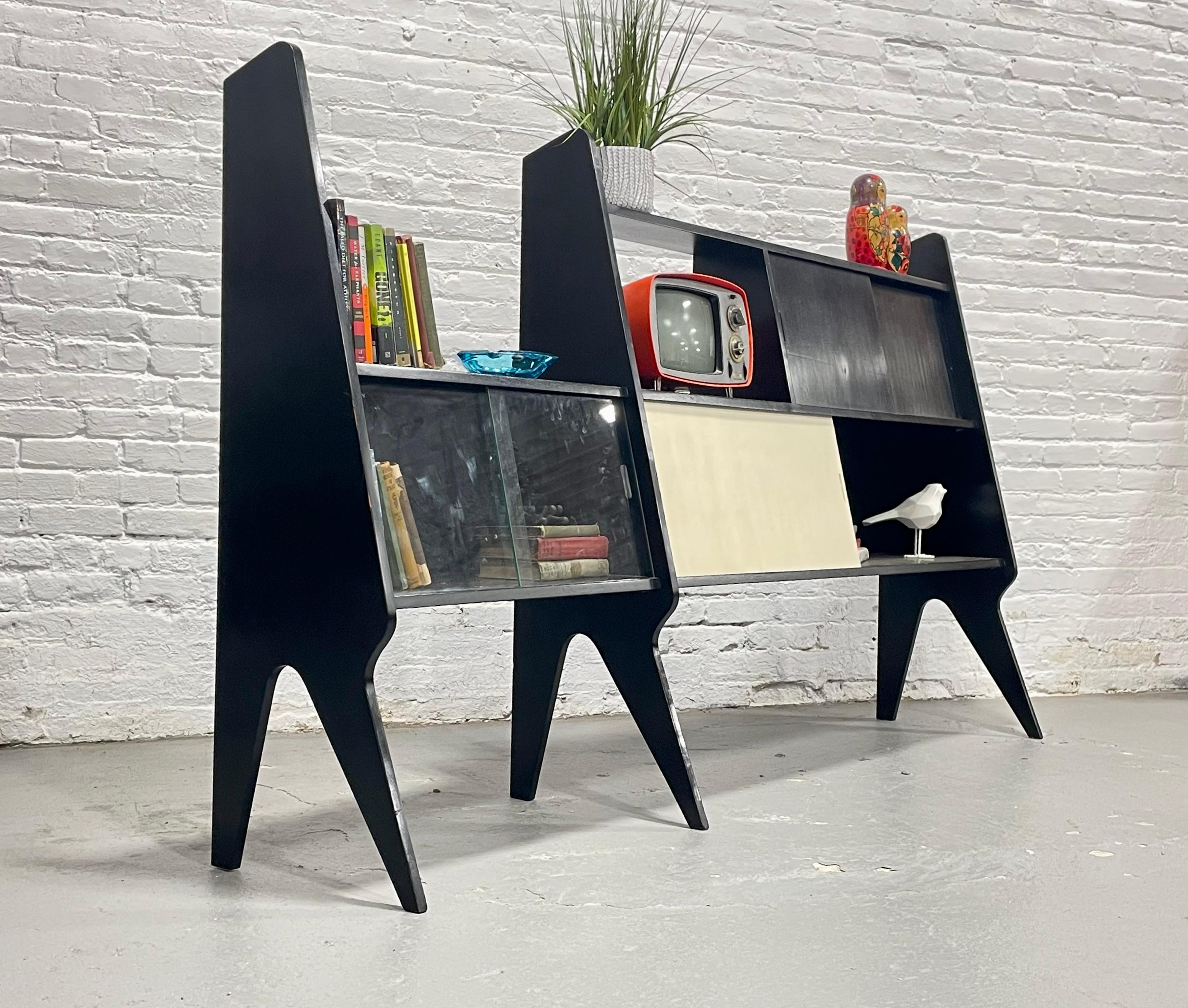 Extra Long Italian Mid-Century Modern Wall Unit + Bar, c. 1960s, Gil Ponti style In Good Condition For Sale In Weehawken, NJ