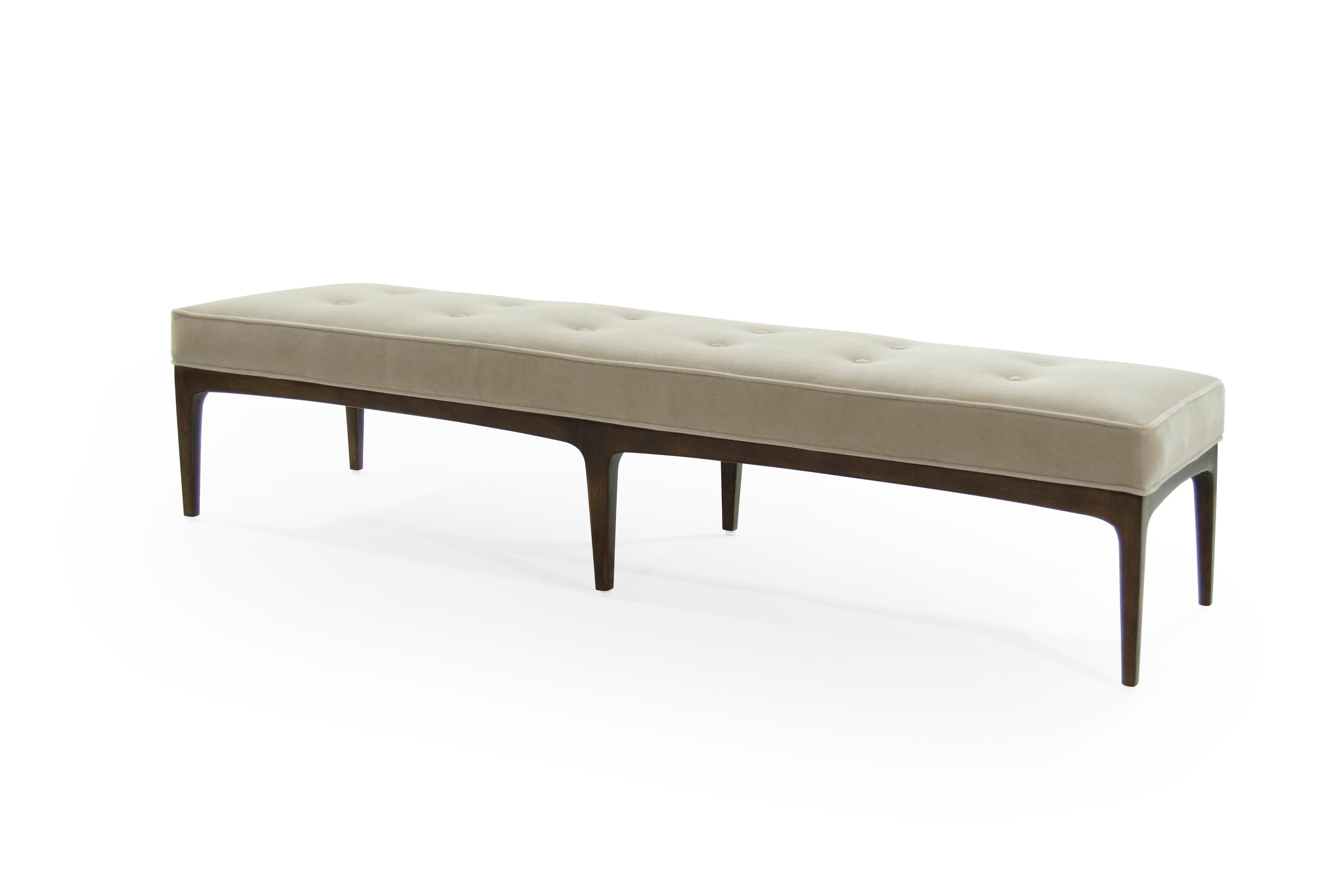 Mid-Century Modern bench in the style of Paul McCobb, circa 1950s. Newly upholstered in natural mohair by Schellens. Featuring a 12 button / semi-tufted design. Walnut base fully restored.