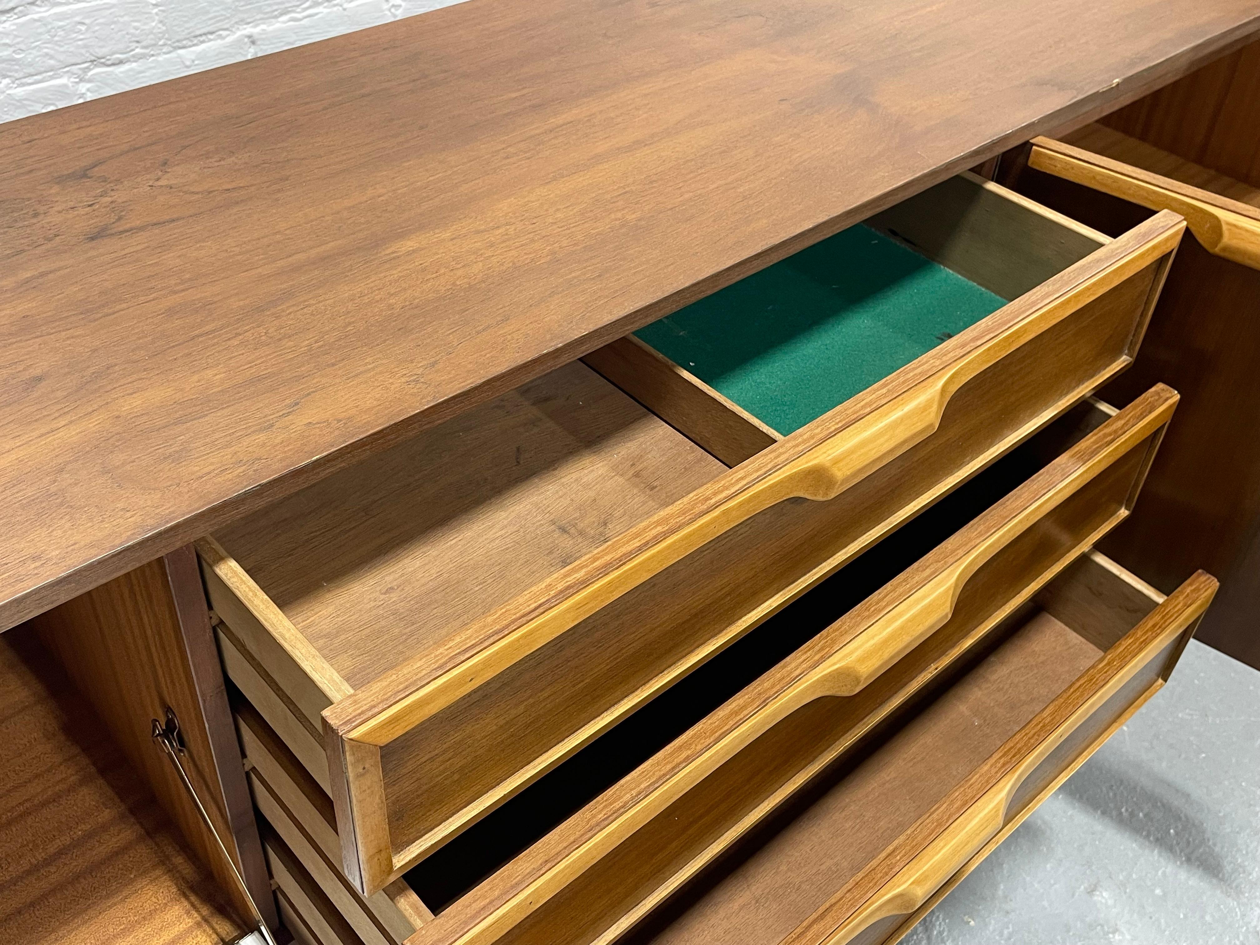 CREDENZA DE PIE CUADRADO DANESA MODERNA DE MEDIANO DE SIGLO, c. 1960'S en venta 6