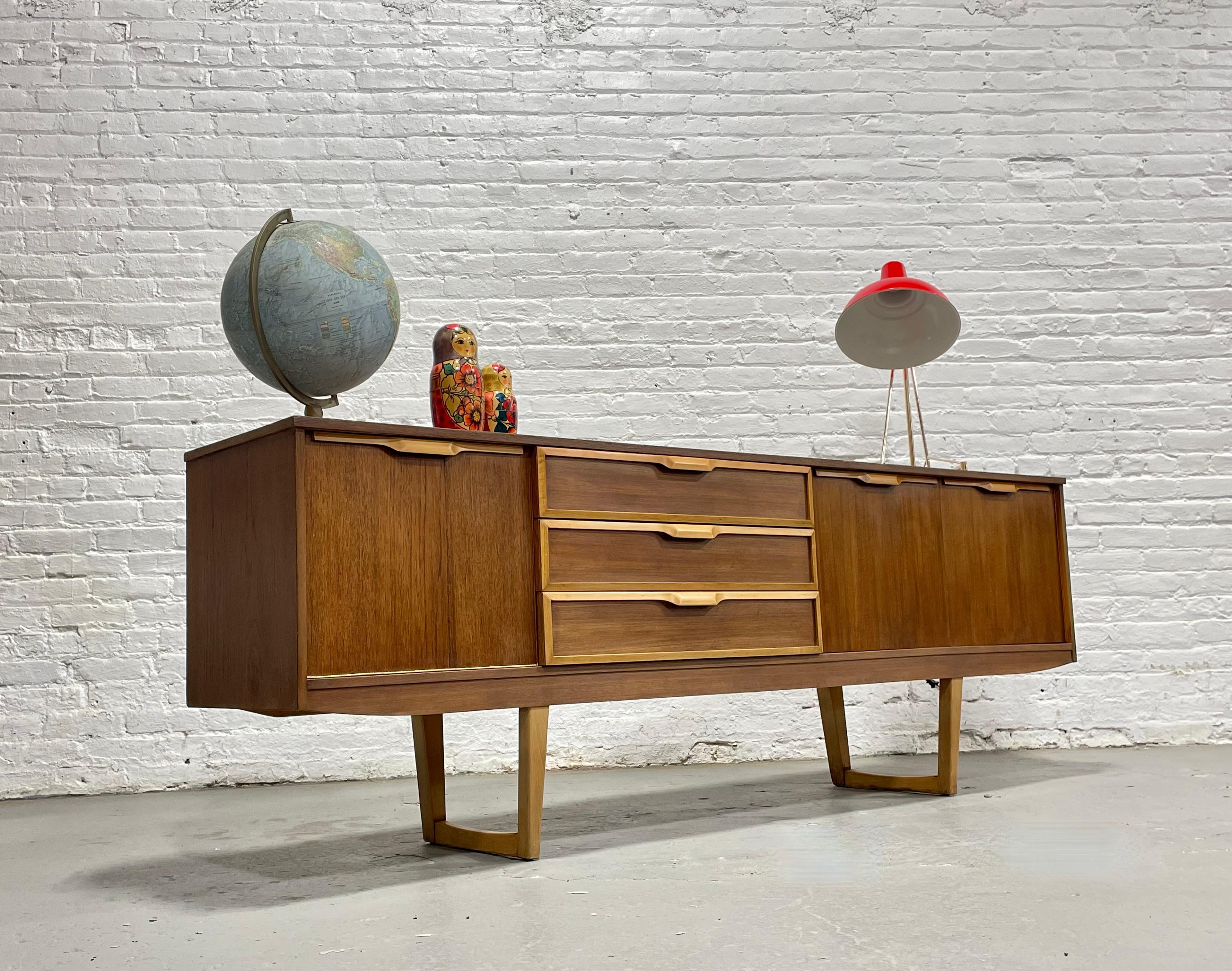 CREDENZA DE PIE CUADRADO DANESA MODERNA DE MEDIANO DE SIGLO, c. 1960'S en venta 7