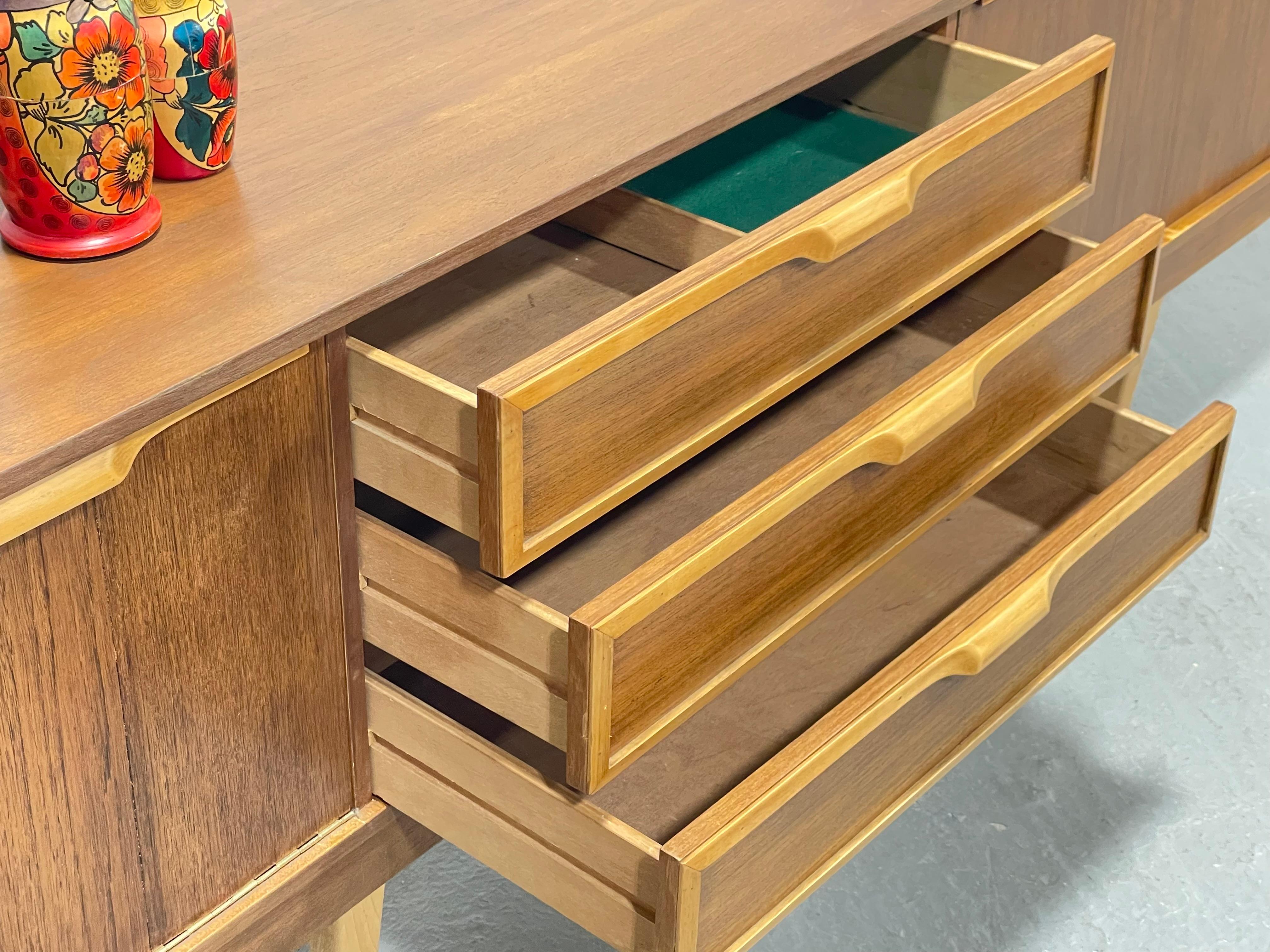 CREDENZA DE PIE CUADRADO DANESA MODERNA DE MEDIANO DE SIGLO, c. 1960'S en venta 8