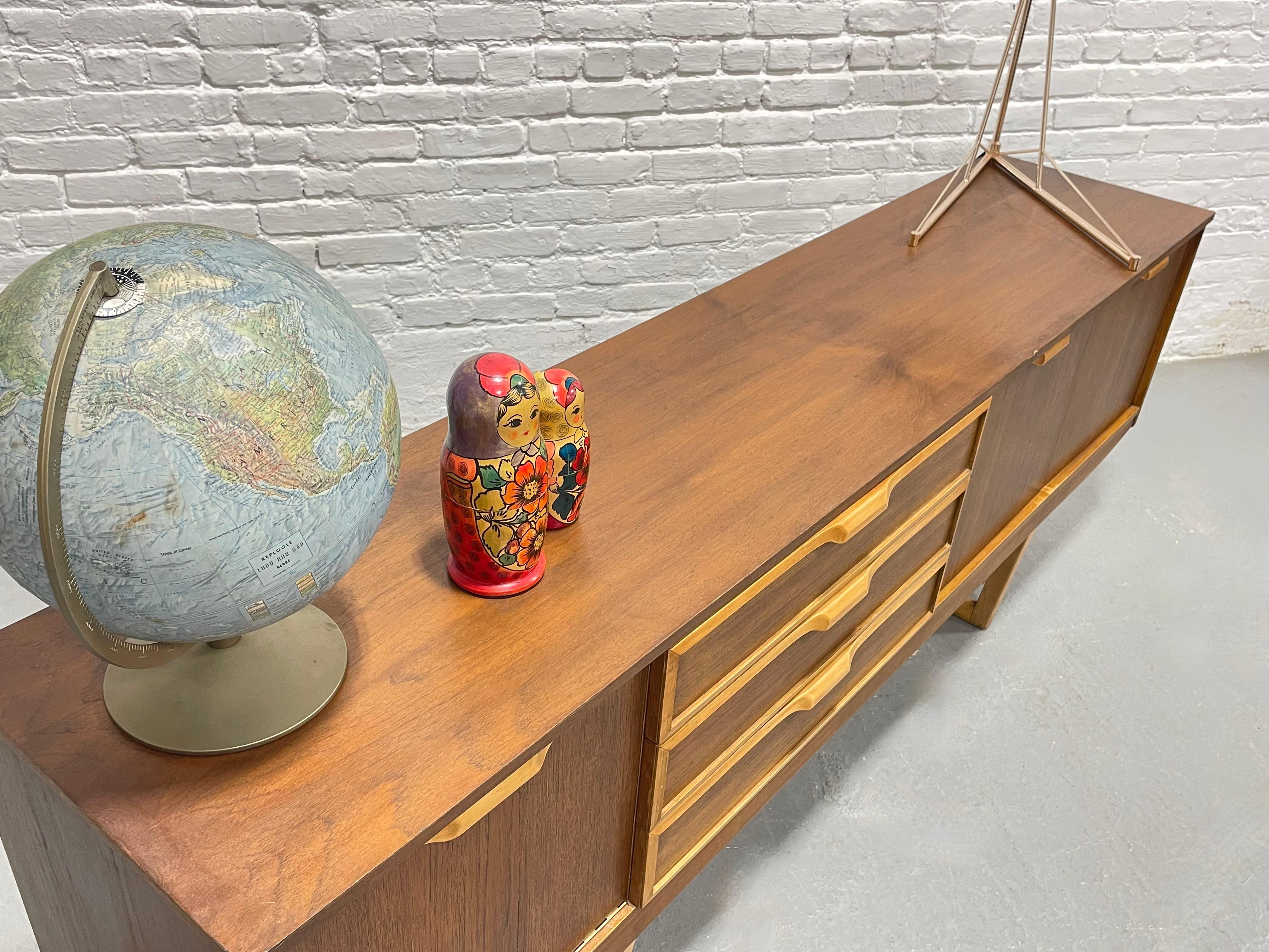 CREDENZA DE PIE CUADRADO DANESA MODERNA DE MEDIANO DE SIGLO, c. 1960'S en venta 9