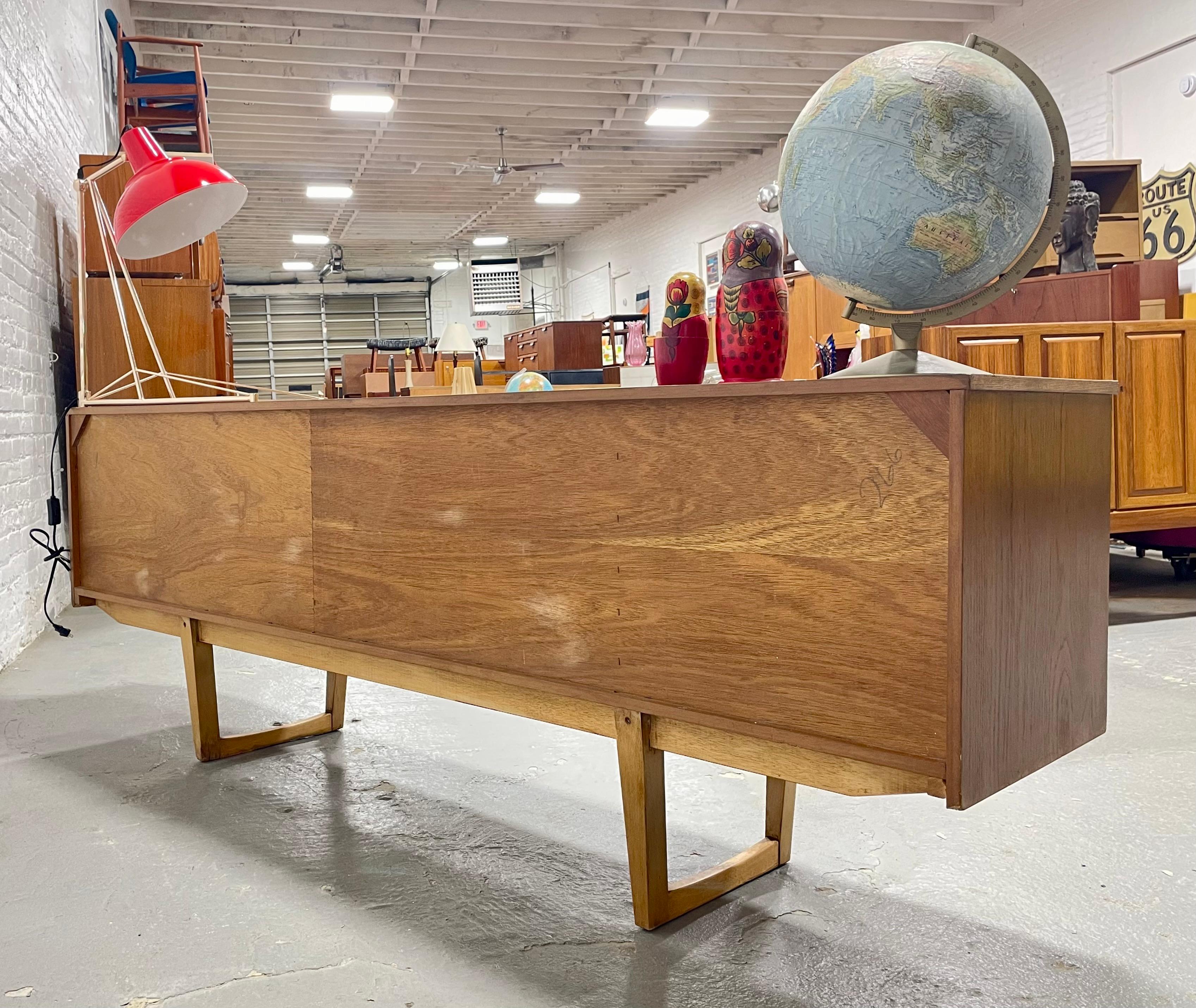 CREDENZA DE PIE CUADRADO DANESA MODERNA DE MEDIANO DE SIGLO, c. 1960'S en venta 10