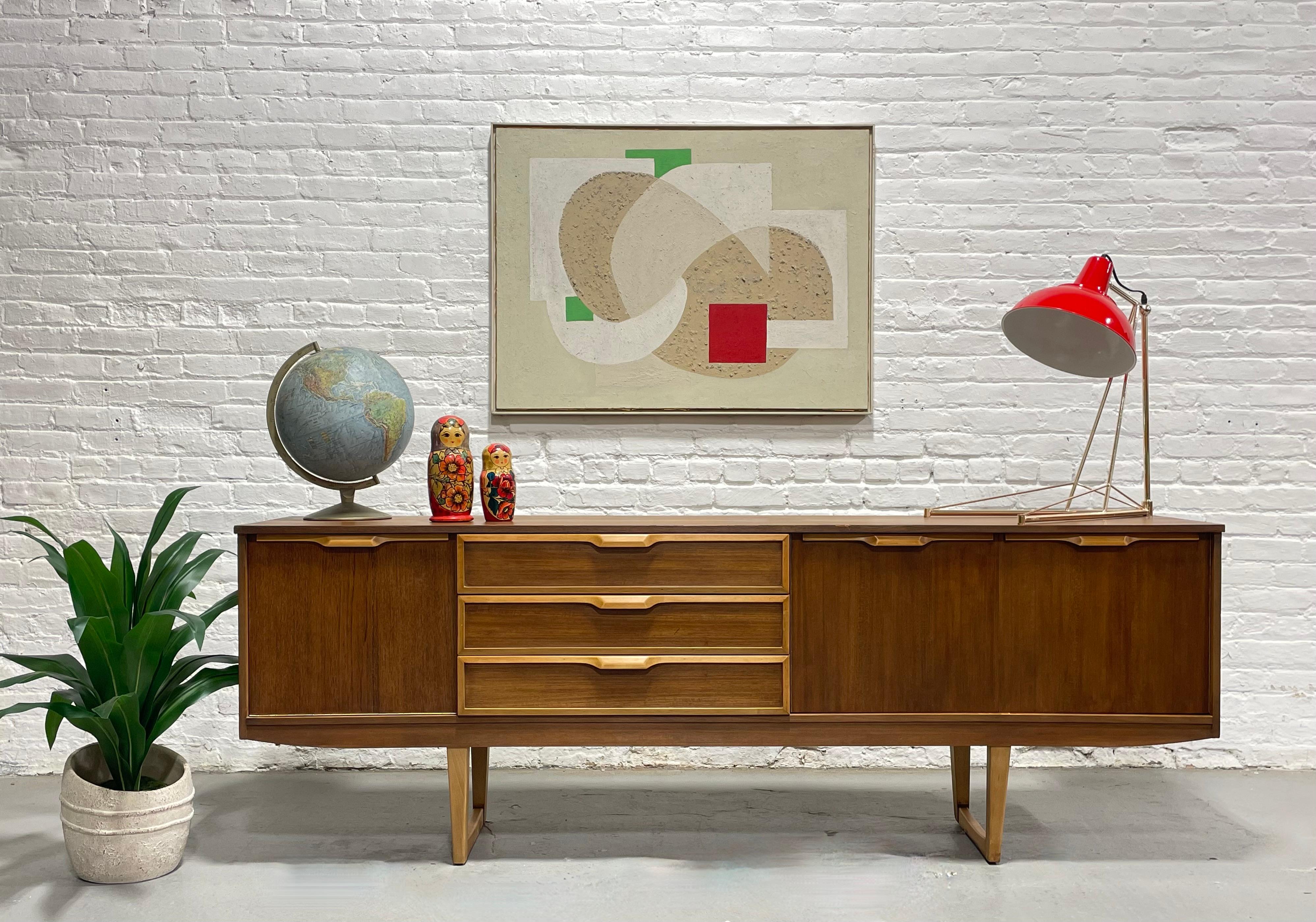 CREDENZA DE PIE CUADRADO DANESA MODERNA DE MEDIANO DE SIGLO, c. 1960'S mediados del siglo XX en venta