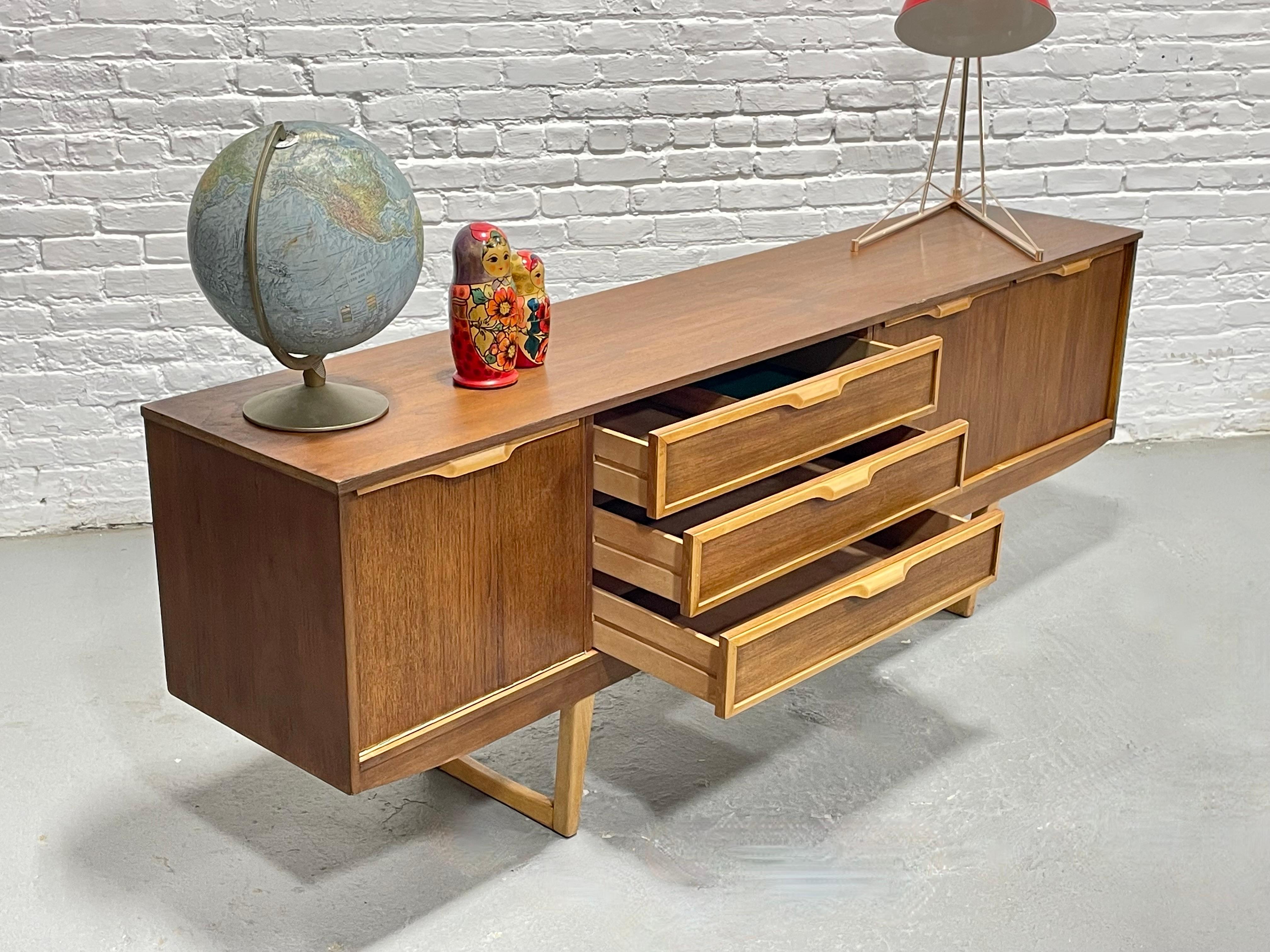 CREDENZA DE PIE CUADRADO DANESA MODERNA DE MEDIANO DE SIGLO, c. 1960'S en venta 1