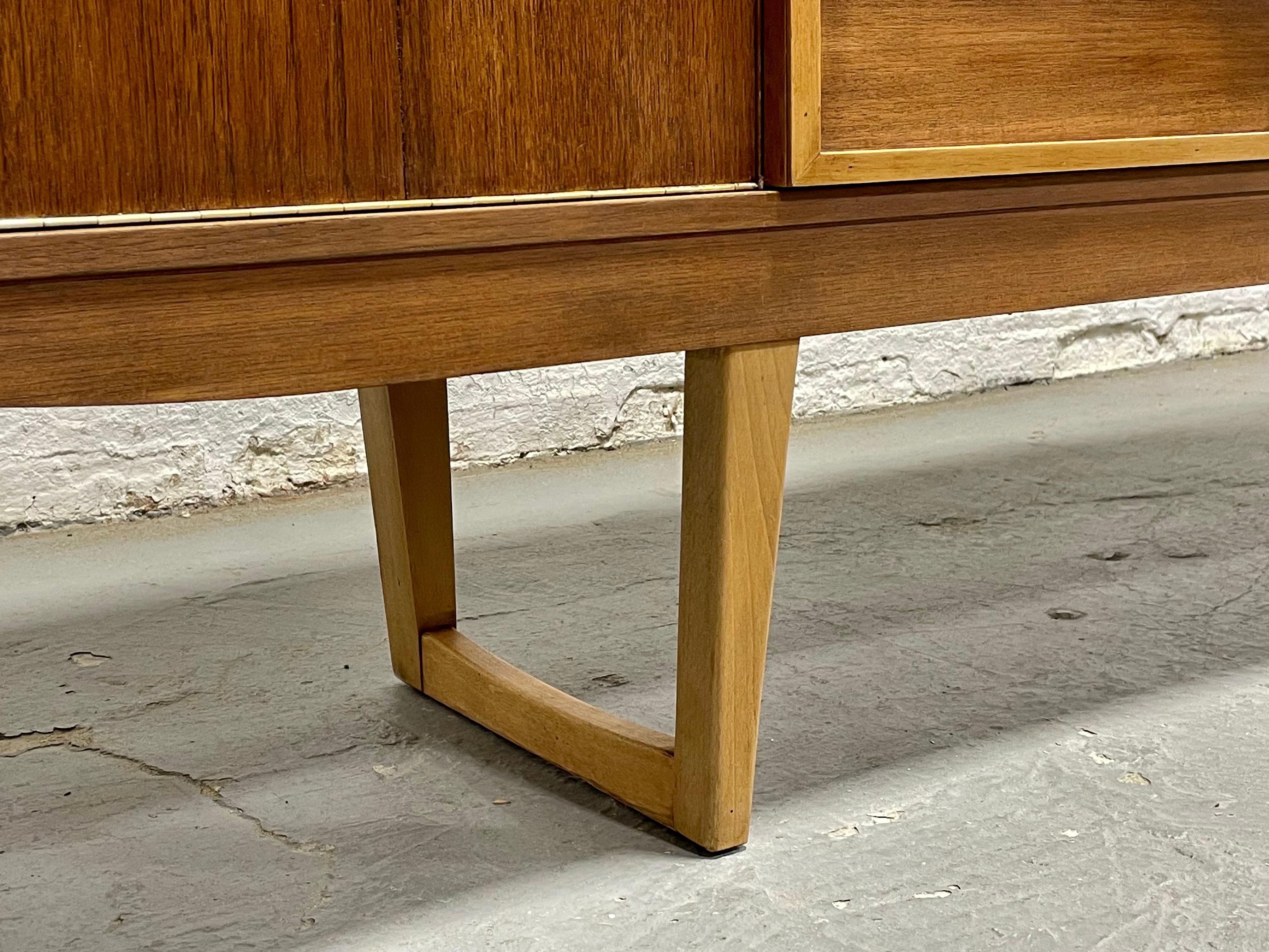 CREDENZA DE PIE CUADRADO DANESA MODERNA DE MEDIANO DE SIGLO, c. 1960'S en venta 2