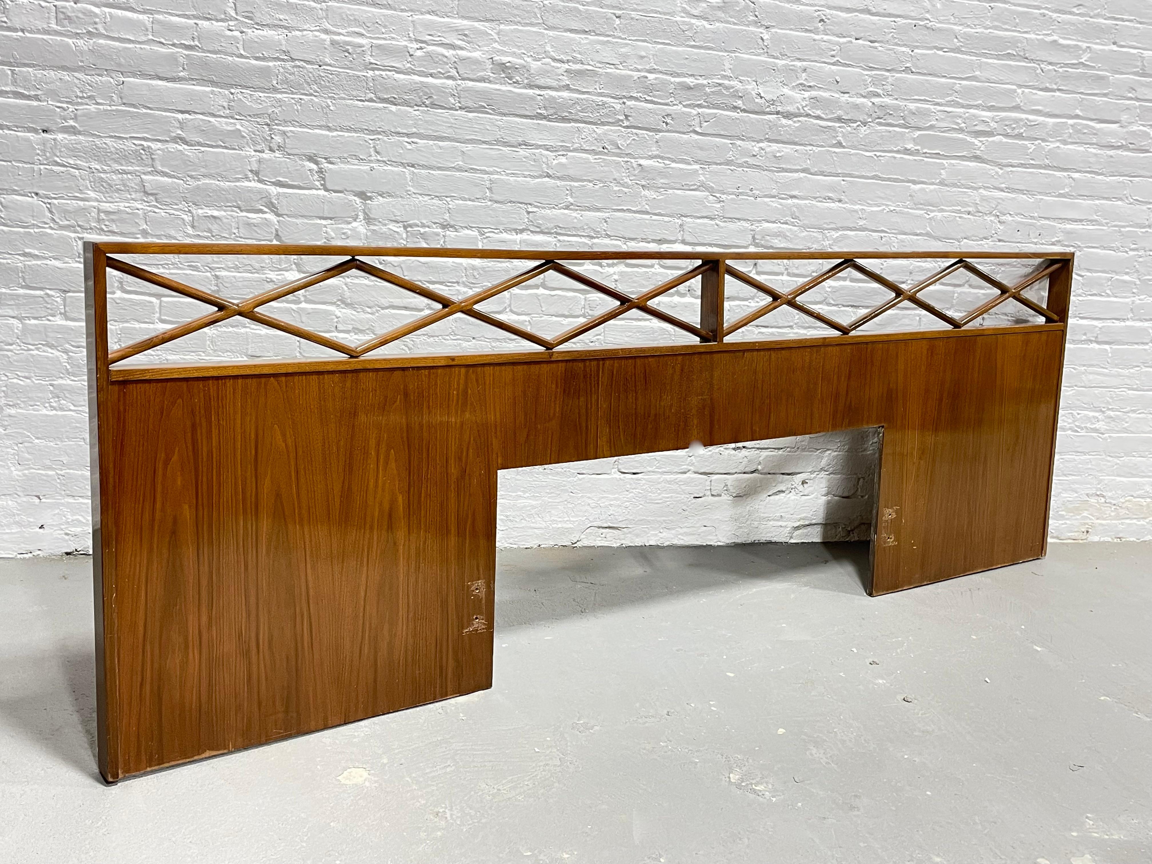 Extra Long Mid-Century Modern Headboard Bed / King / Queen / Full In Good Condition For Sale In Weehawken, NJ
