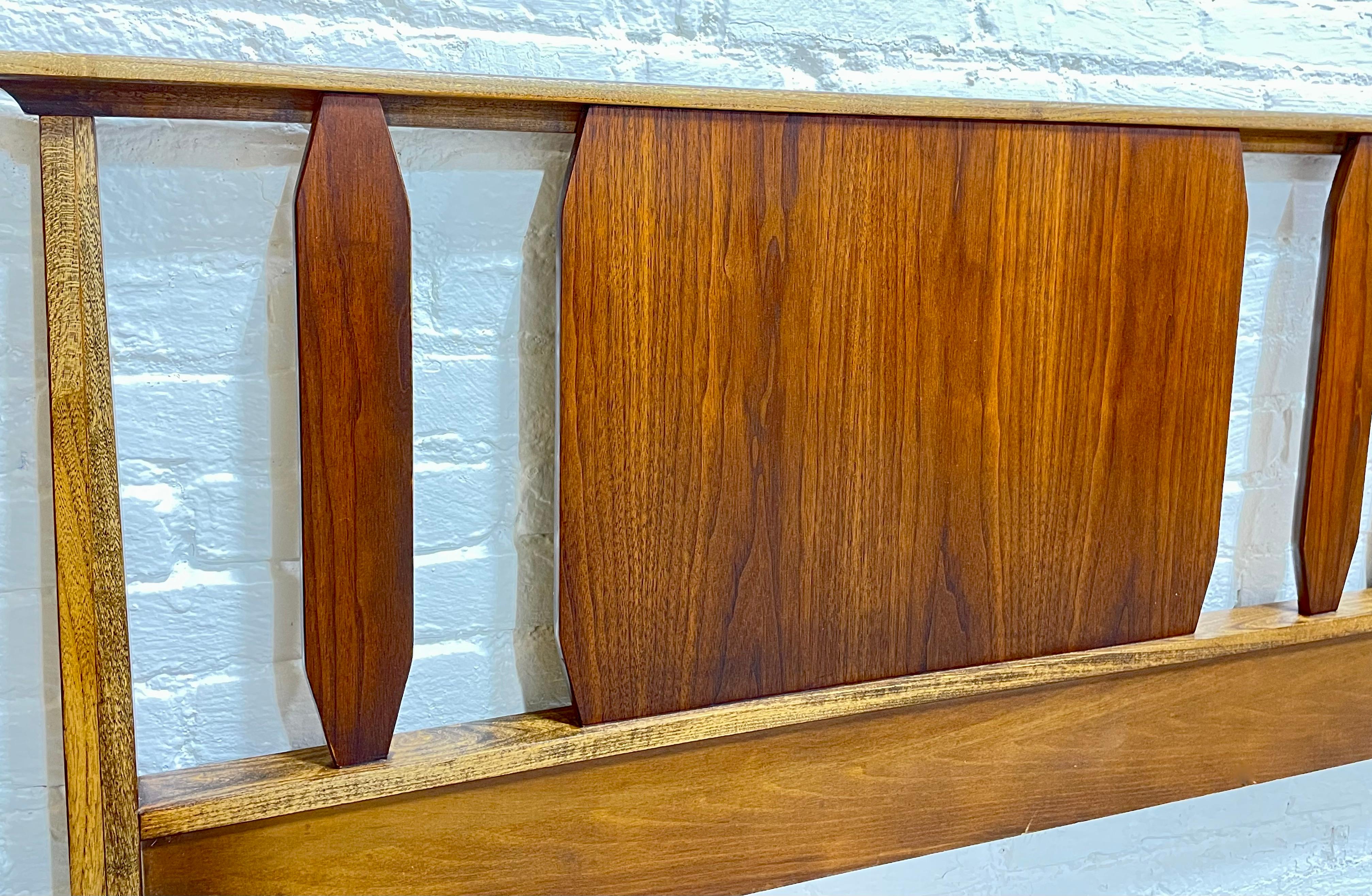 Extra Long Mid Century MODERN KING HEADBOARD / Bed Frame, c. 1960's In Good Condition For Sale In Weehawken, NJ