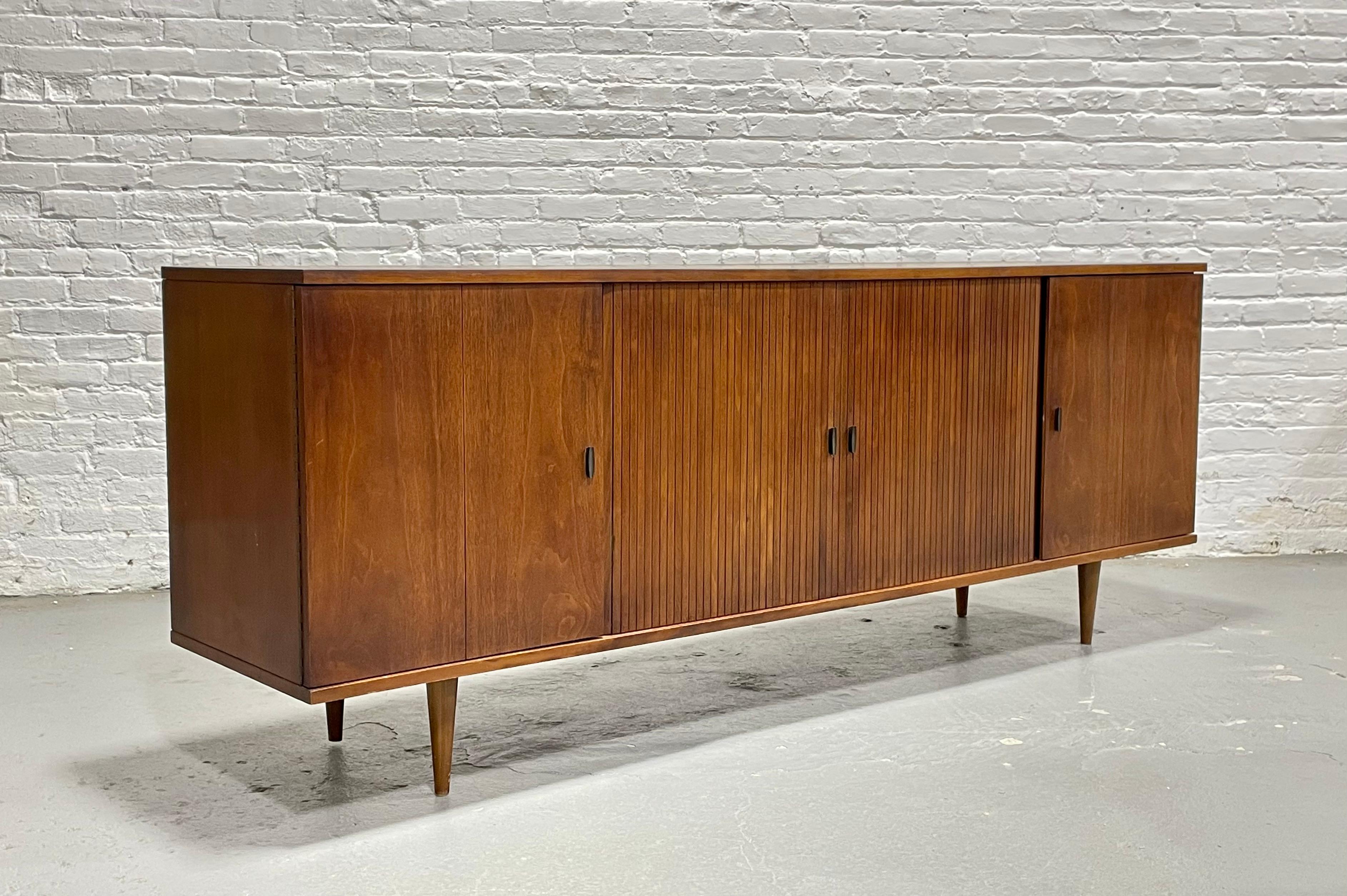 Extra long meuble de rangement/crédence Garrard STEREO mi-siècle moderne à portes tambour en vente 7