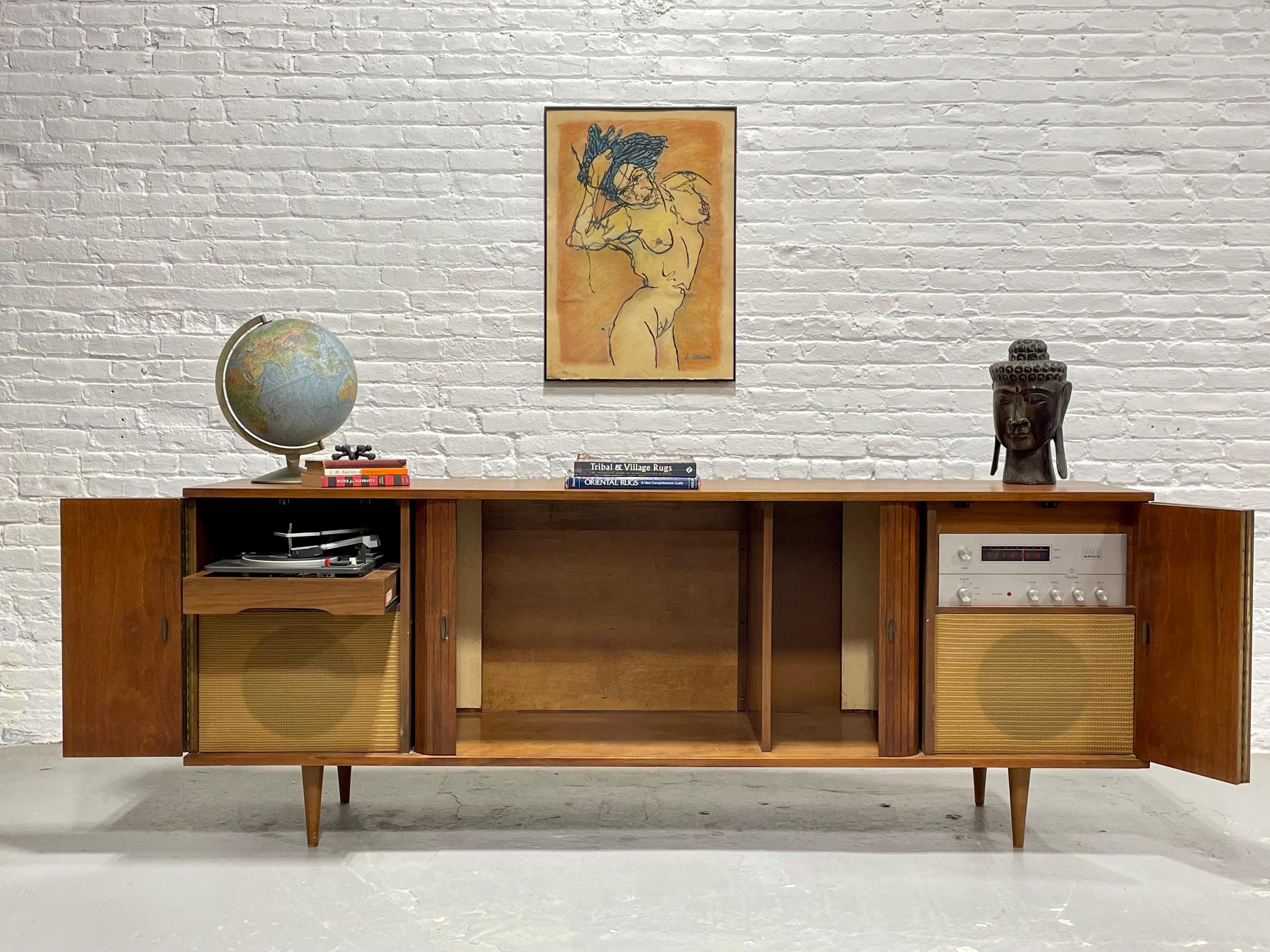 Extra long meuble de rangement/crédence Garrard STEREO mi-siècle moderne à portes tambour en vente 4