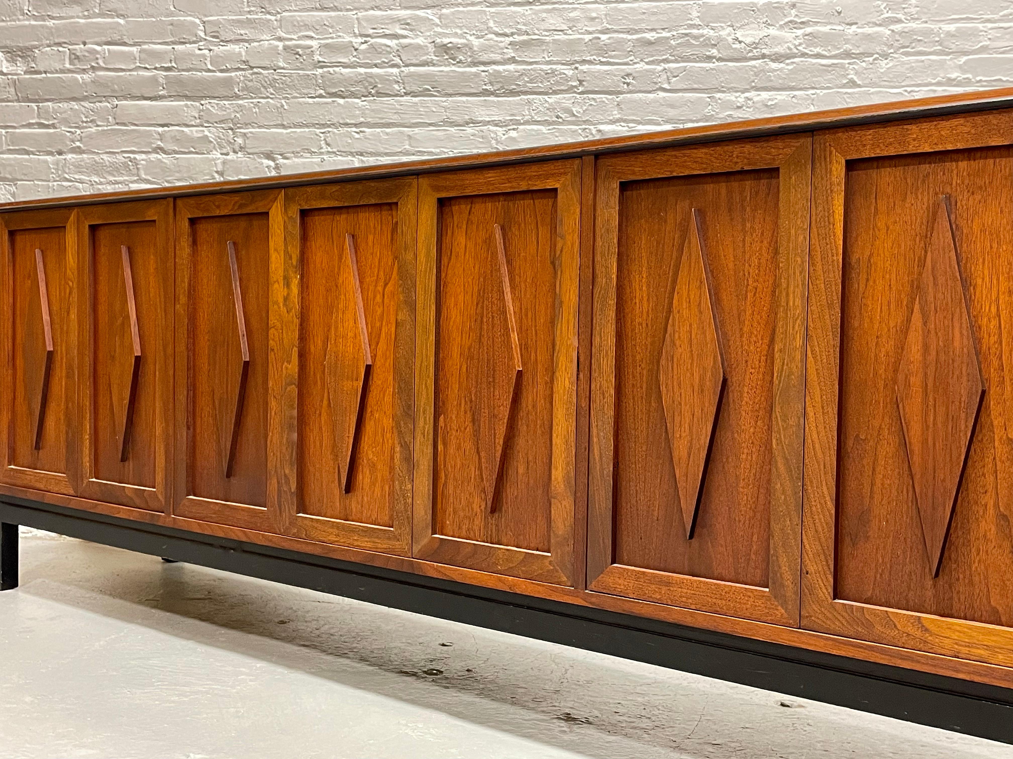 Extra LONG Mid Century MODERN Walnut CREDENZA / Media Stand, c. 1960s For Sale 5