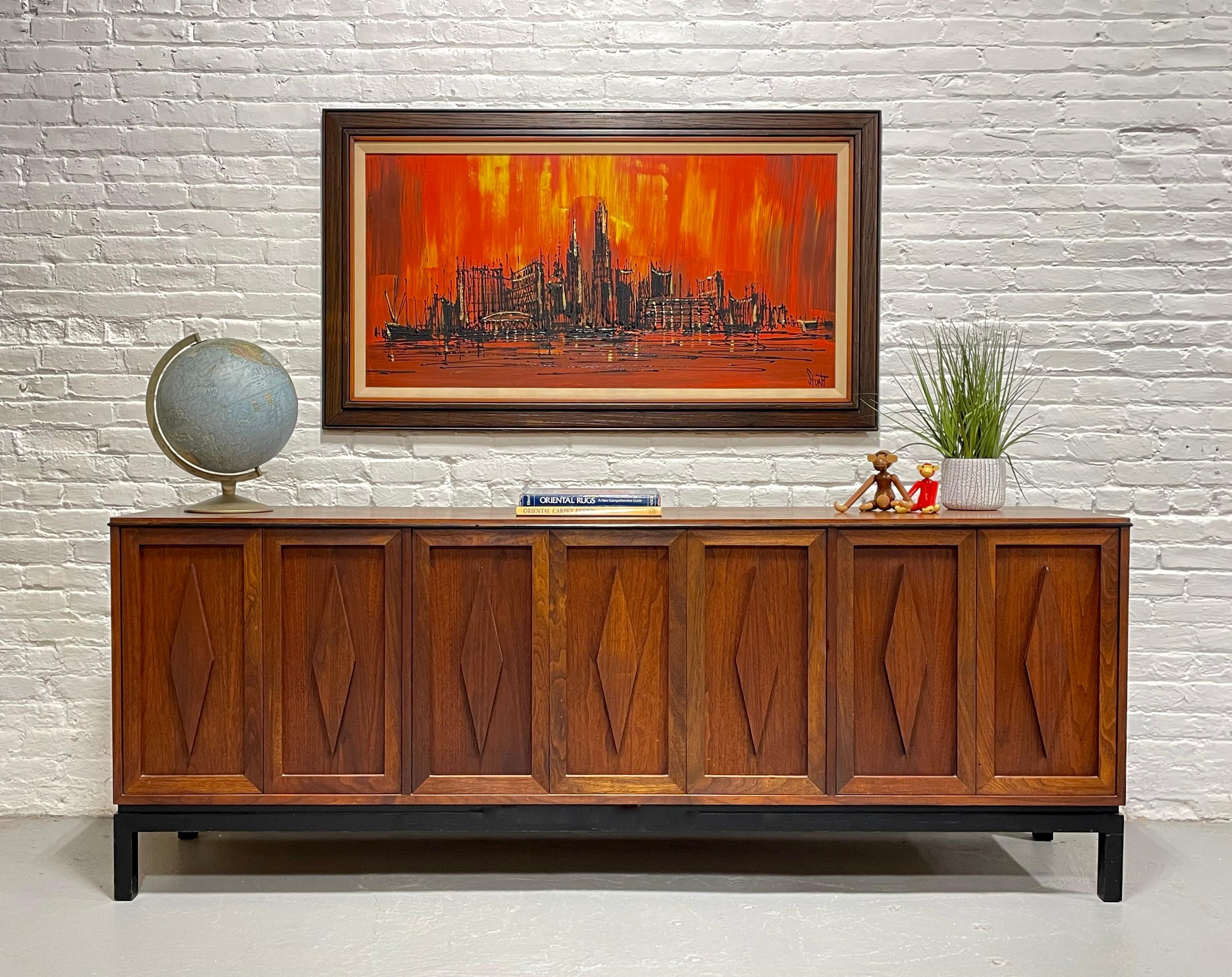 Mid-Century Modern Extra LONG Mid Century MODERN Walnut CREDENZA / Media Stand, c. 1960s For Sale