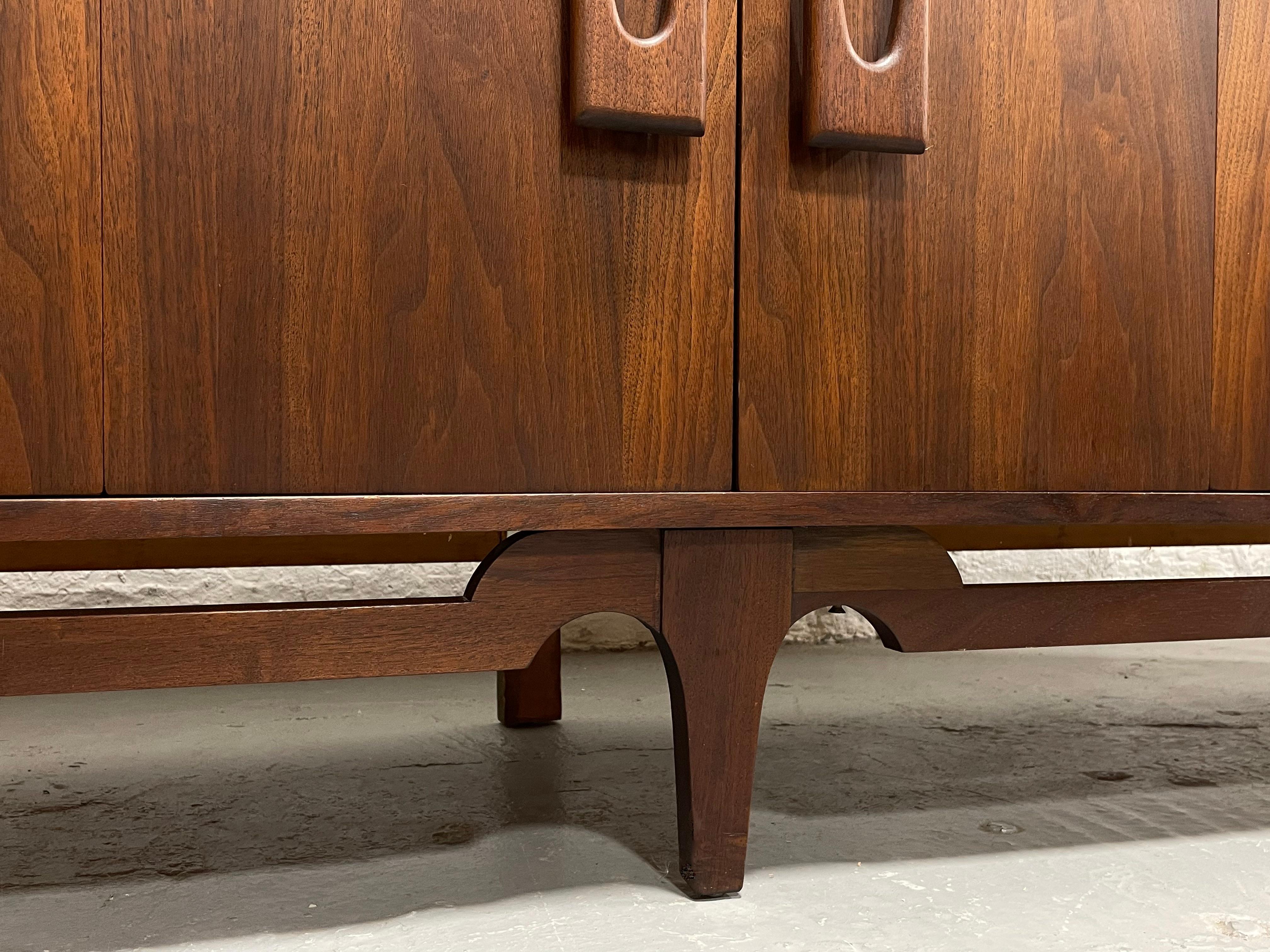 Extra LONG Mid Century MODERN Walnut Stereo Cabinet / CREDENZA / Media Stand, c. 6