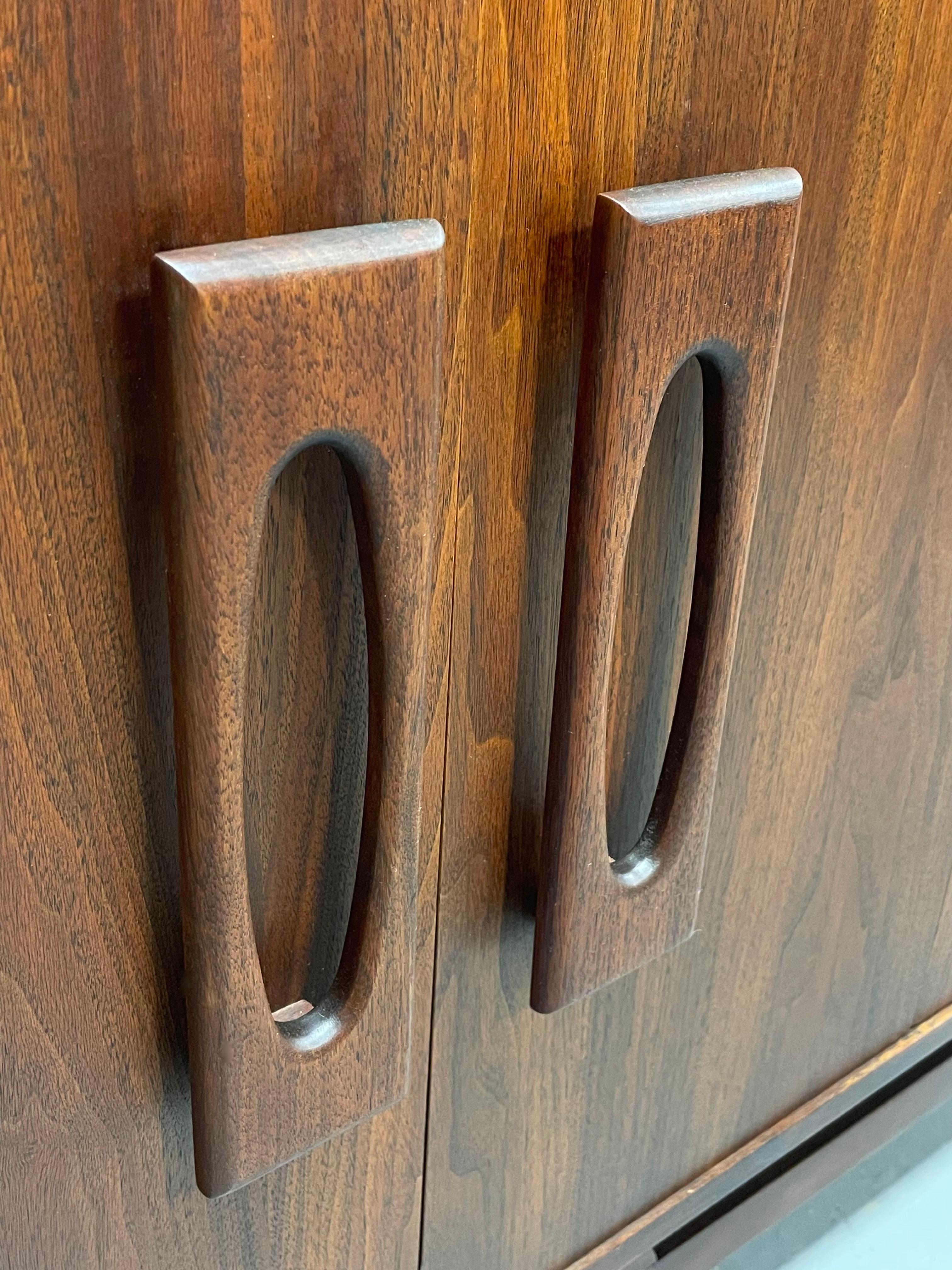Extra LONG Mid Century MODERN Walnut Stereo Cabinet / CREDENZA / Media Stand, c. 7