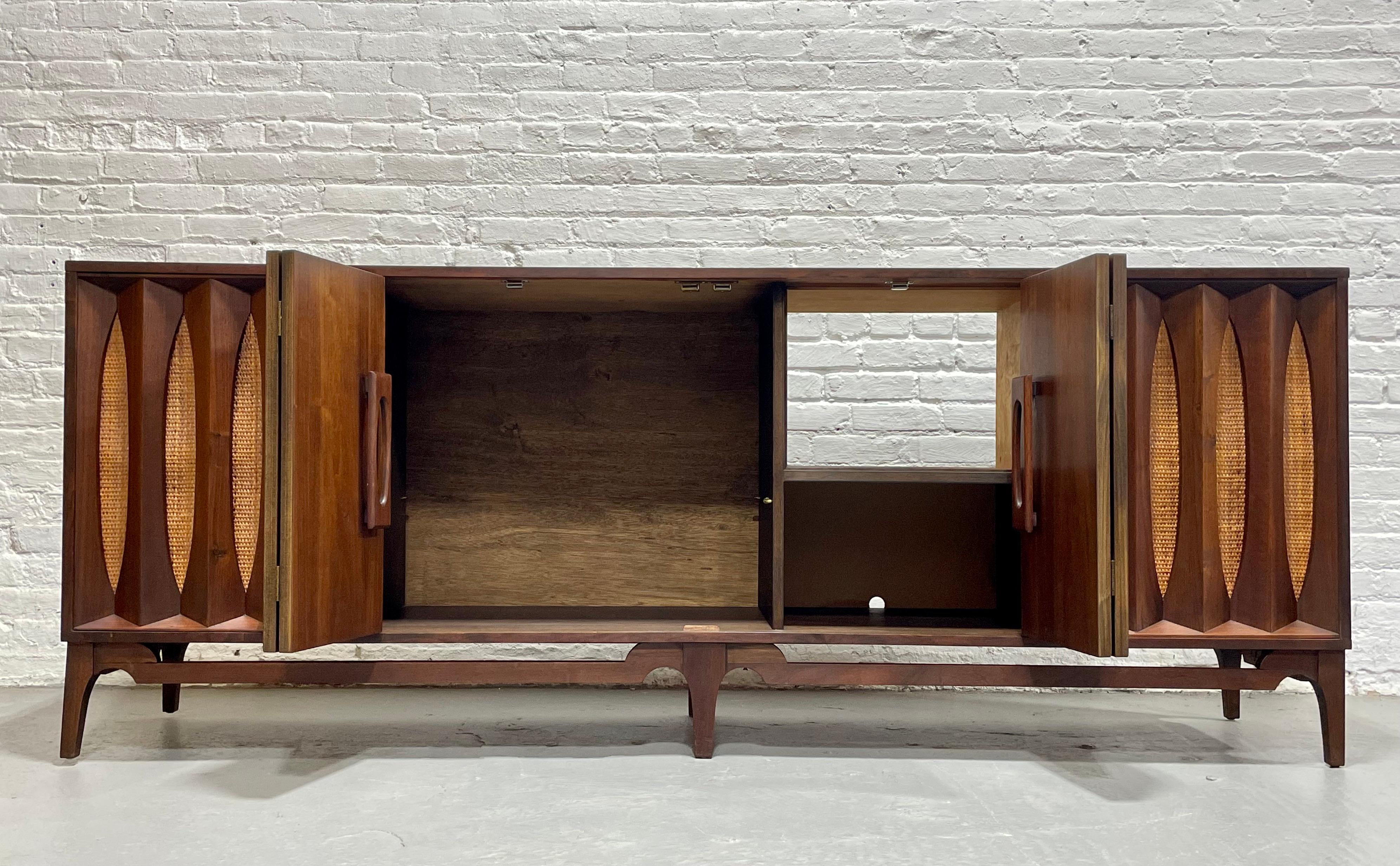 Extra LONG Mid Century MODERN Walnut Stereo Cabinet / CREDENZA / Media Stand, c. In Good Condition In Weehawken, NJ
